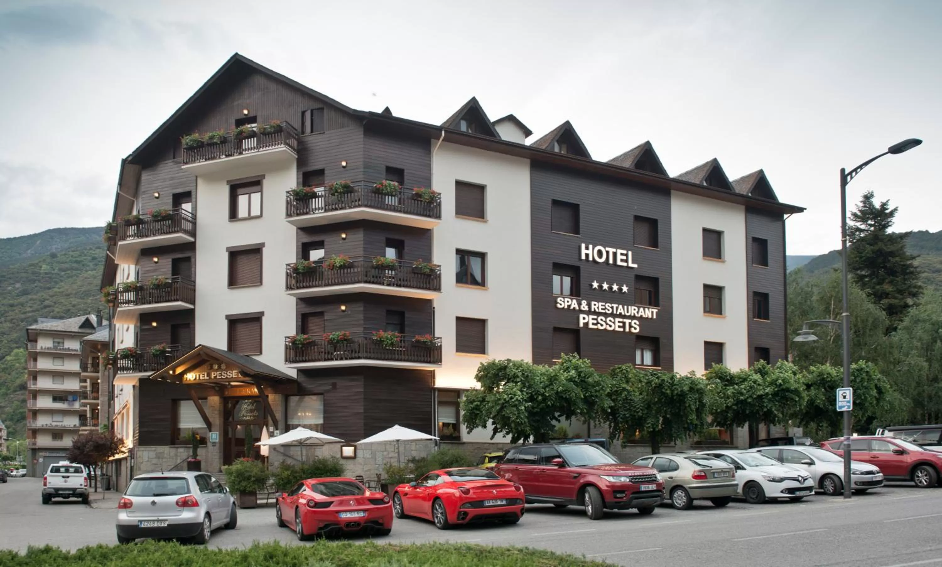 Property building in Hotel Restaurant Pessets & SPA