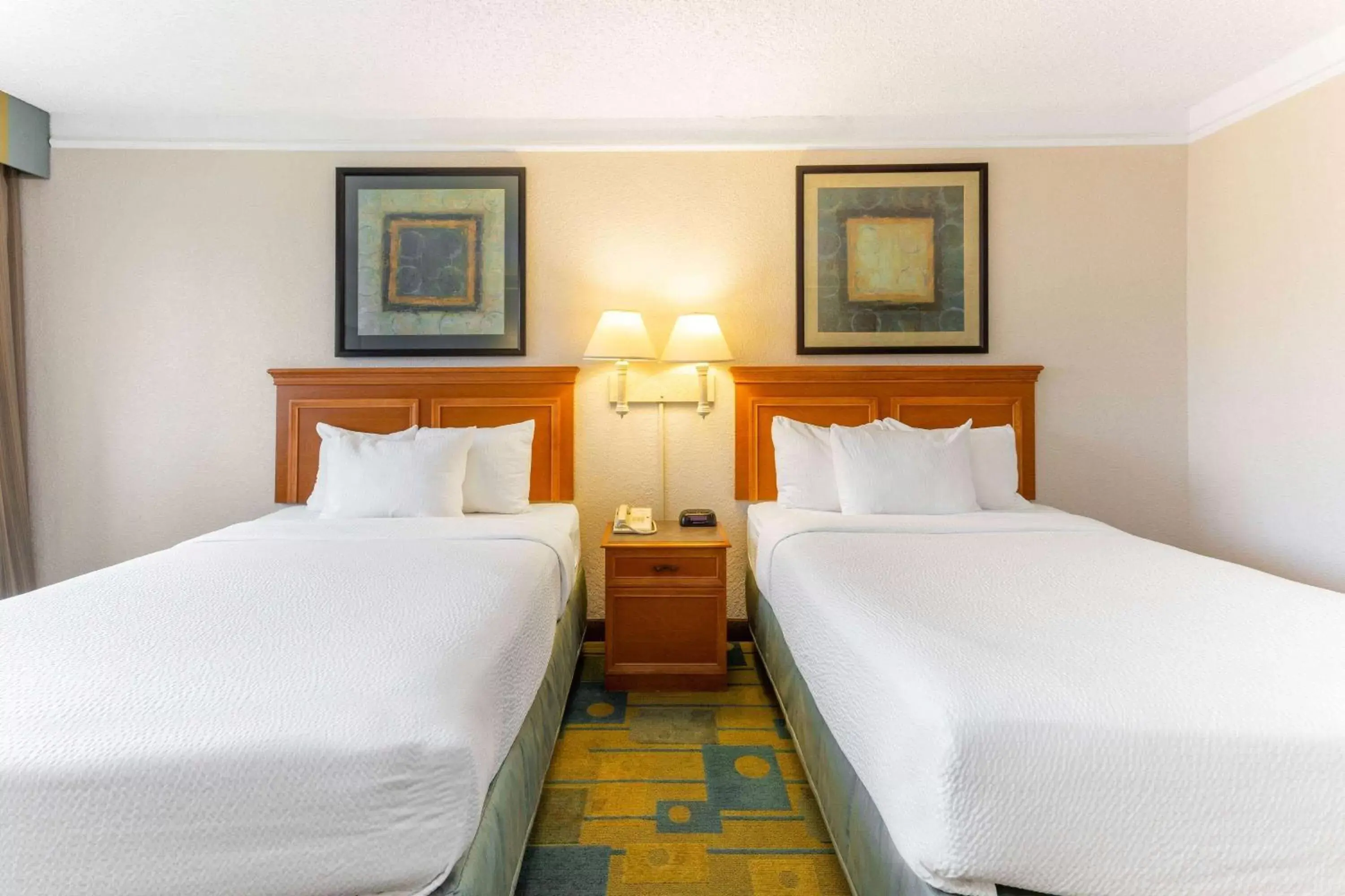 Double Room with Two Double Beds - Disability Access in La Quinta by Wyndham Redding Double Room with Two Double Beds - Disability Access in La Quinta by Wyndham Redding