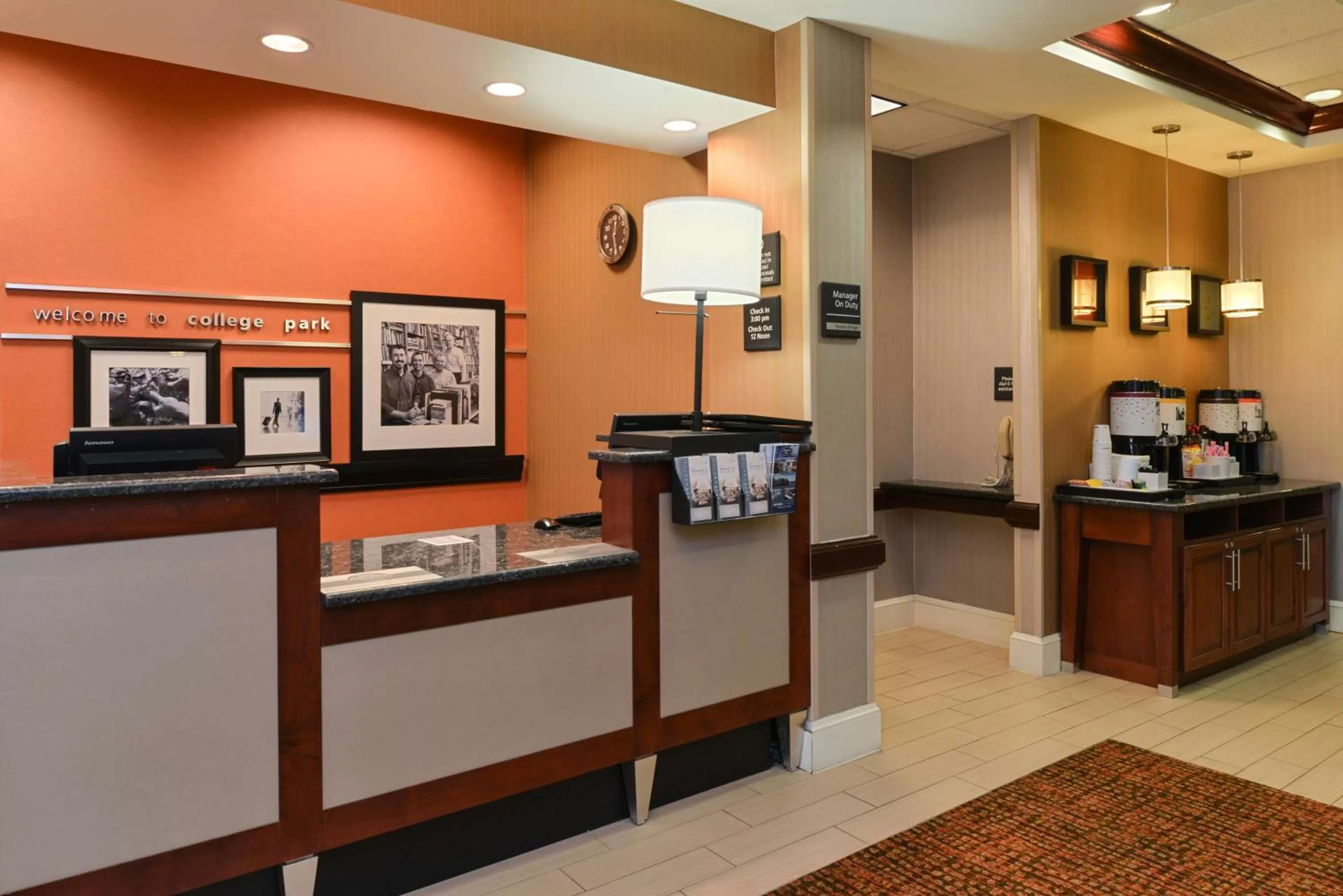 Lobby or reception in Hampton Inn College Park