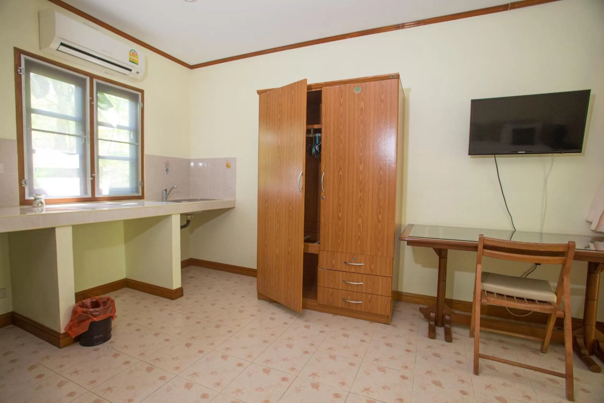 TV/Entertainment Center in Ladda Resort