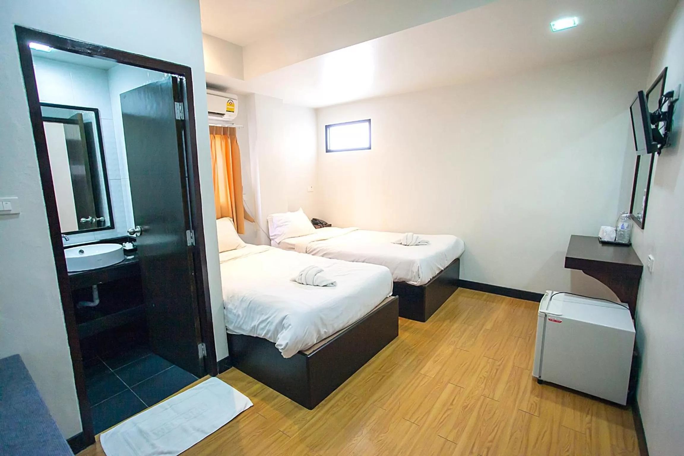 Bedroom, Bed in Basic Line Hotel @ Loikroh
