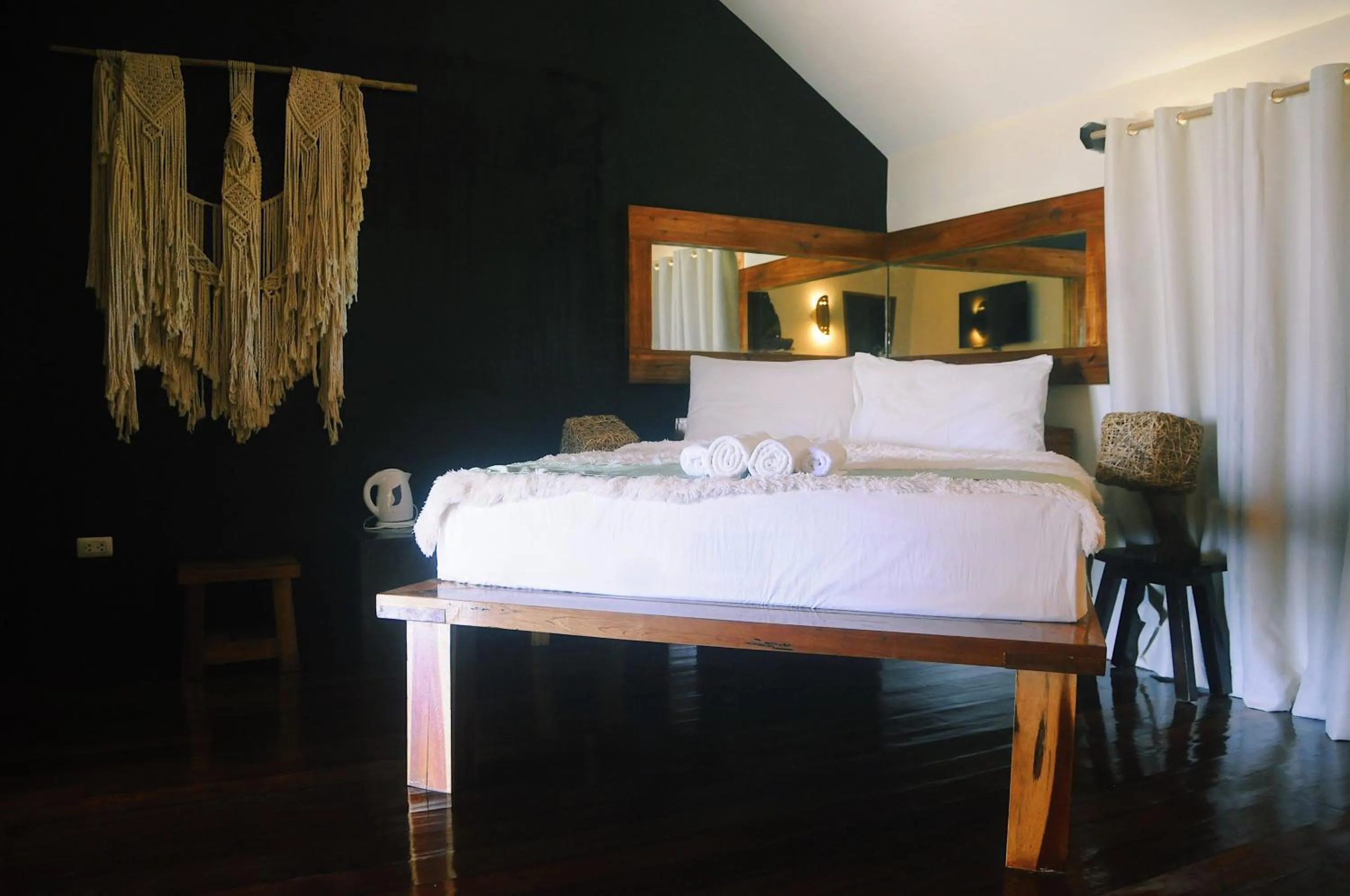 Photo of the whole room, Bed in Happiness Boutique Resort El Nido