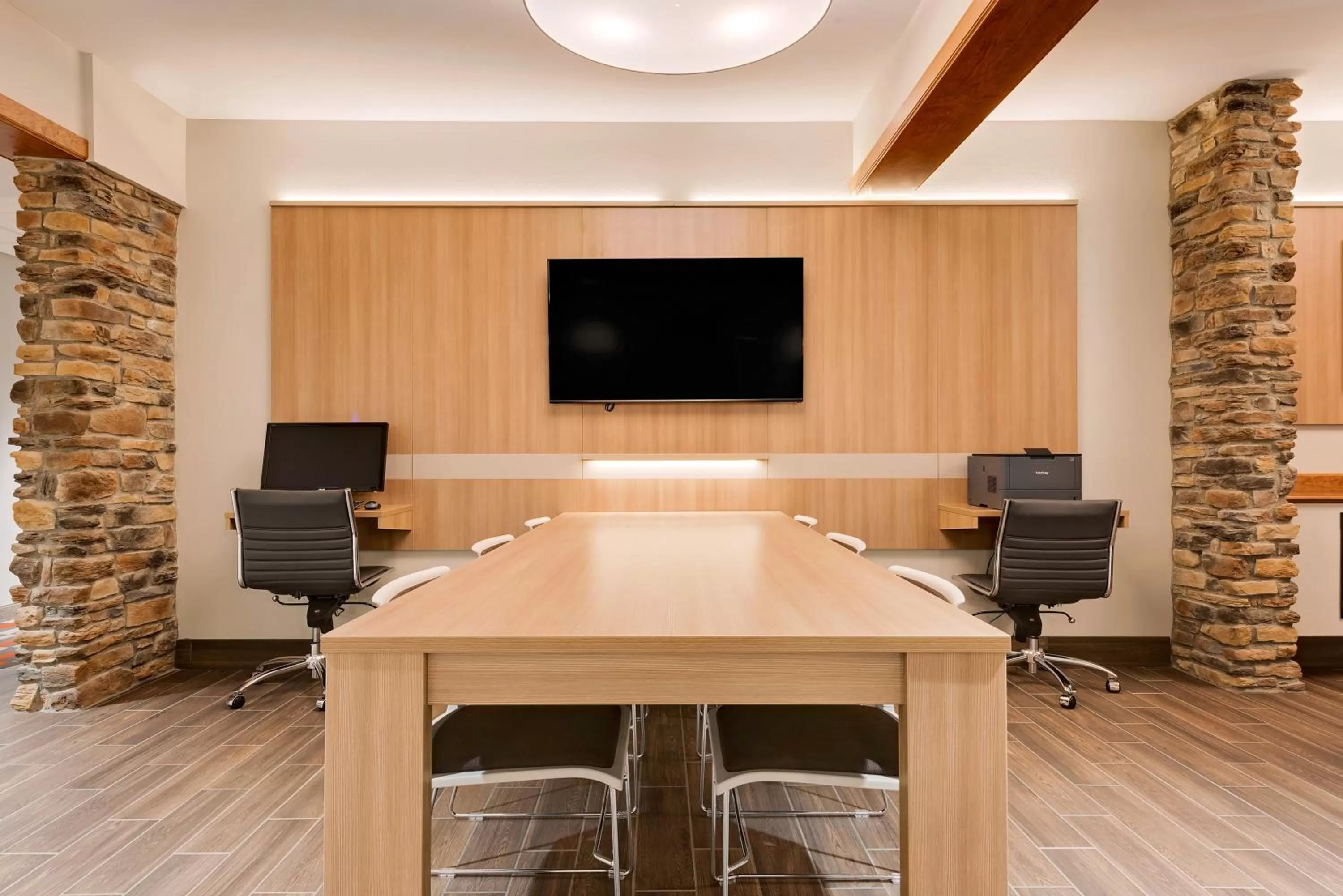 Business facilities in Microtel Inn & Suites by Wyndham Clarion