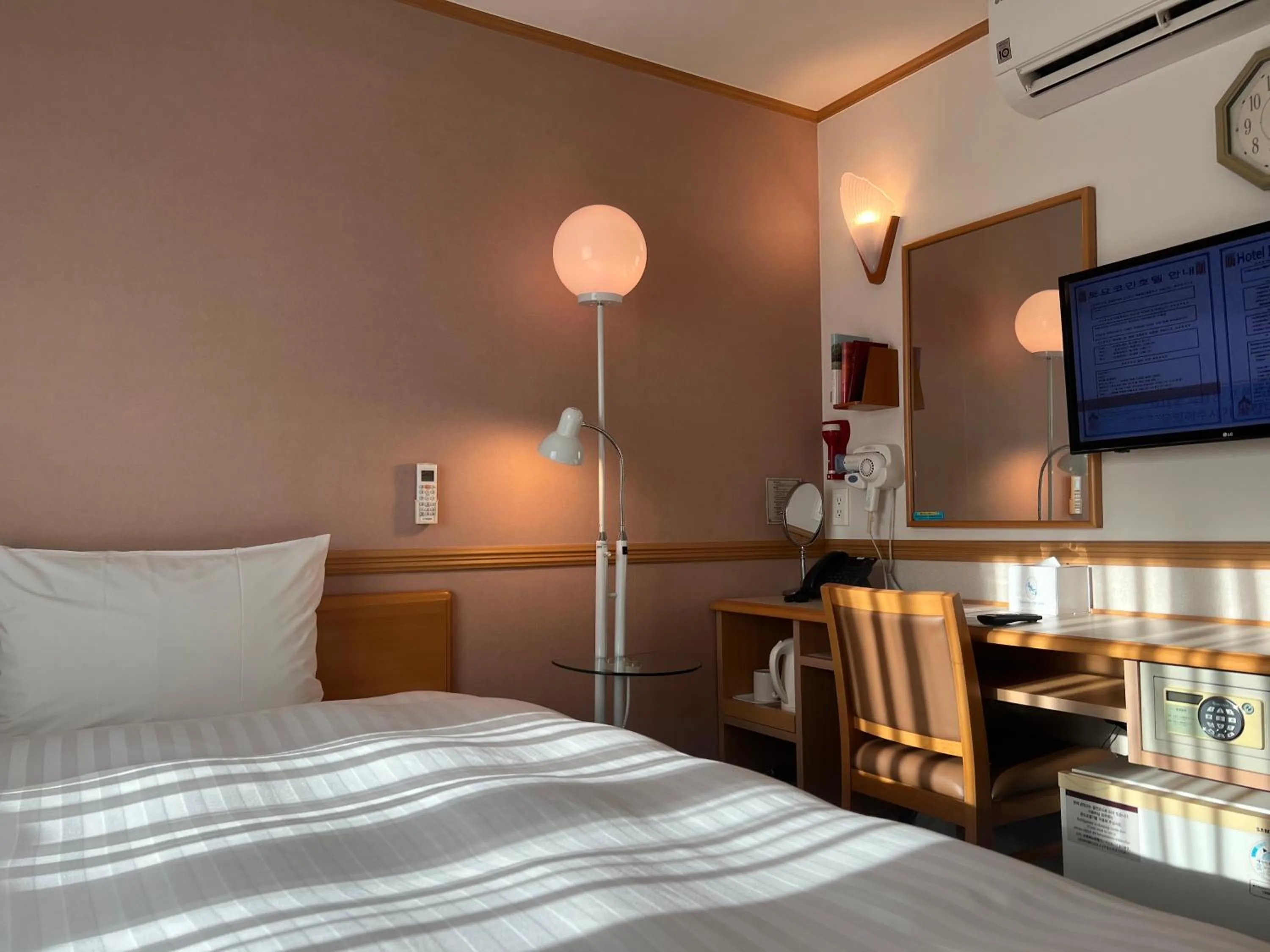 Photo of the whole room, Bed in Toyoko Inn Busan Seomyeon