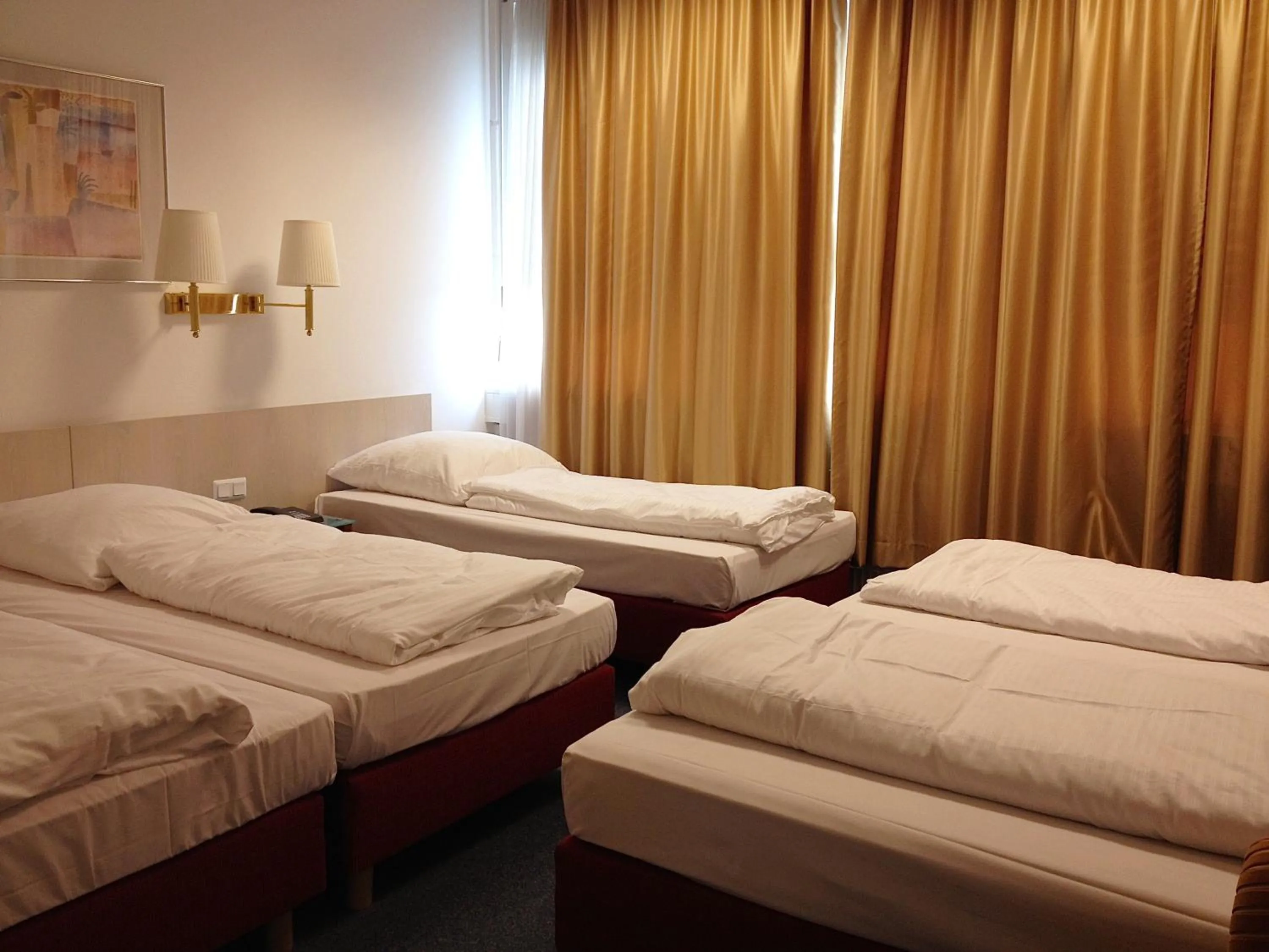 Quintuple Room (5 Adults) in Hotel New Fair Munich Messe