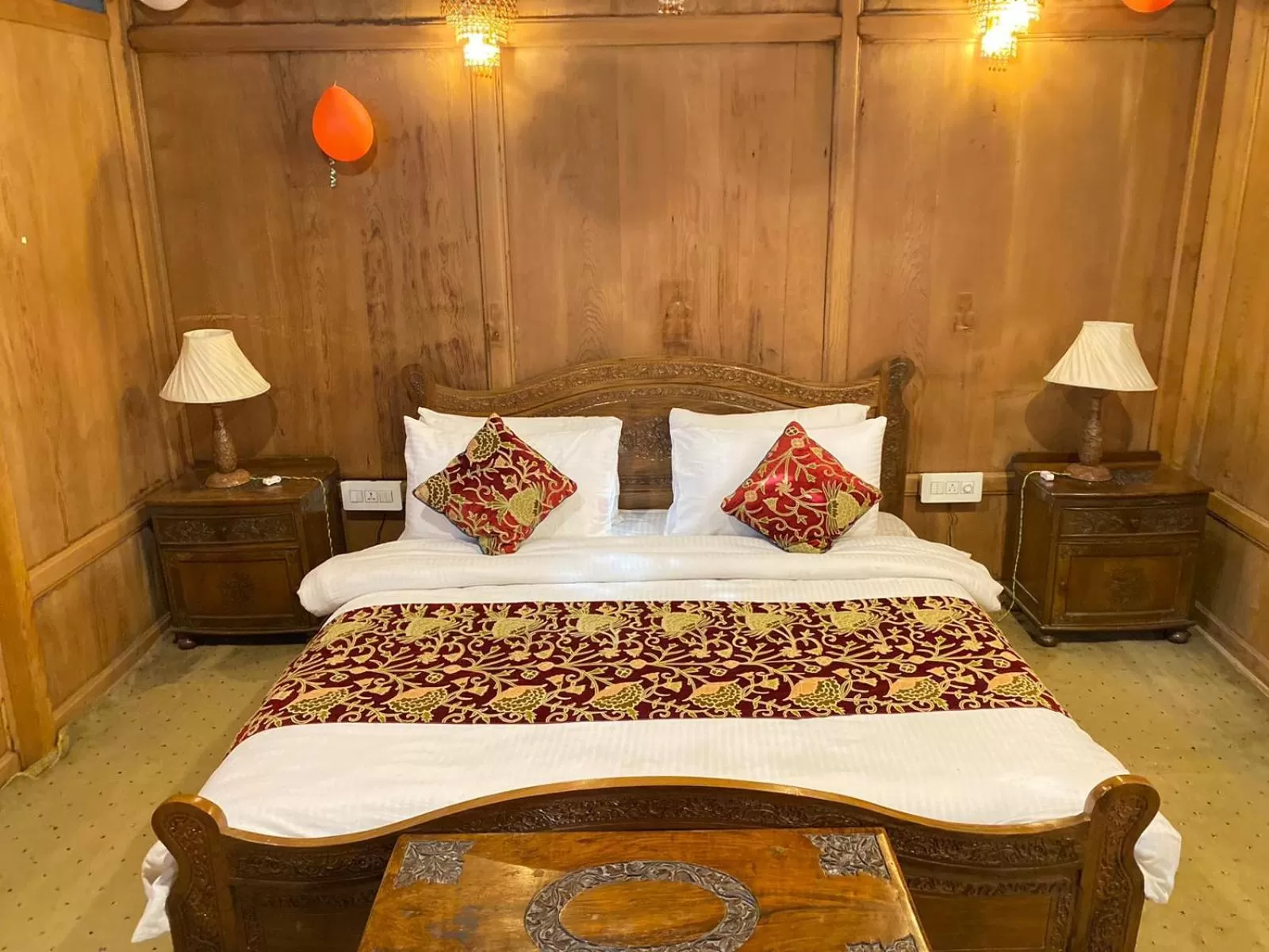 Bed in Nazneen Group Of Houseboats