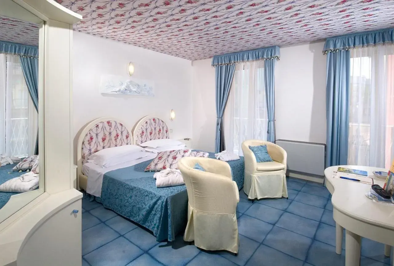 Family Room with Balcony in Hotel Resort Marinella Family Room with Balcony in Hotel Resort Marinella