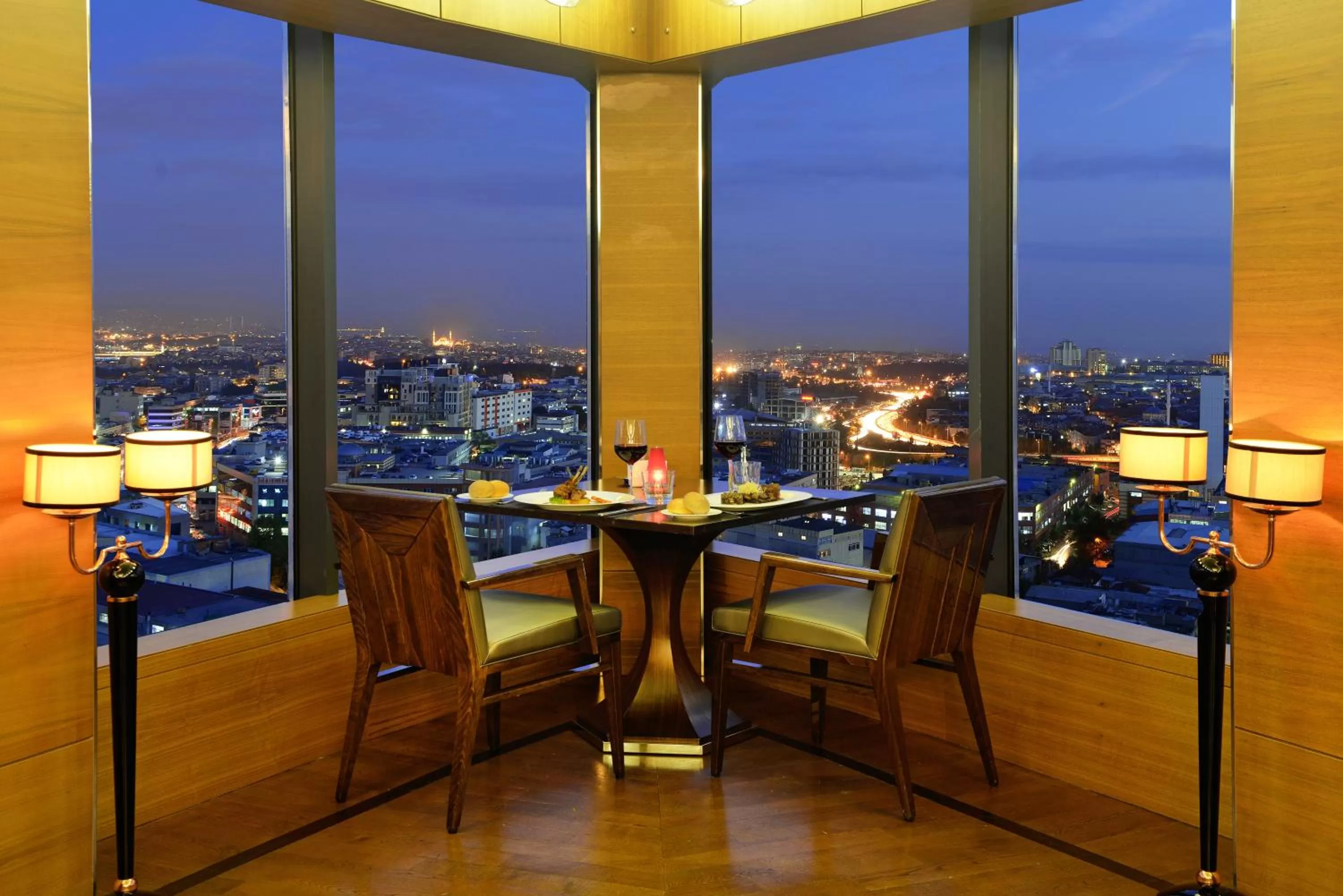 Restaurant/places to eat in Windsor Hotel & Convention Center Istanbul