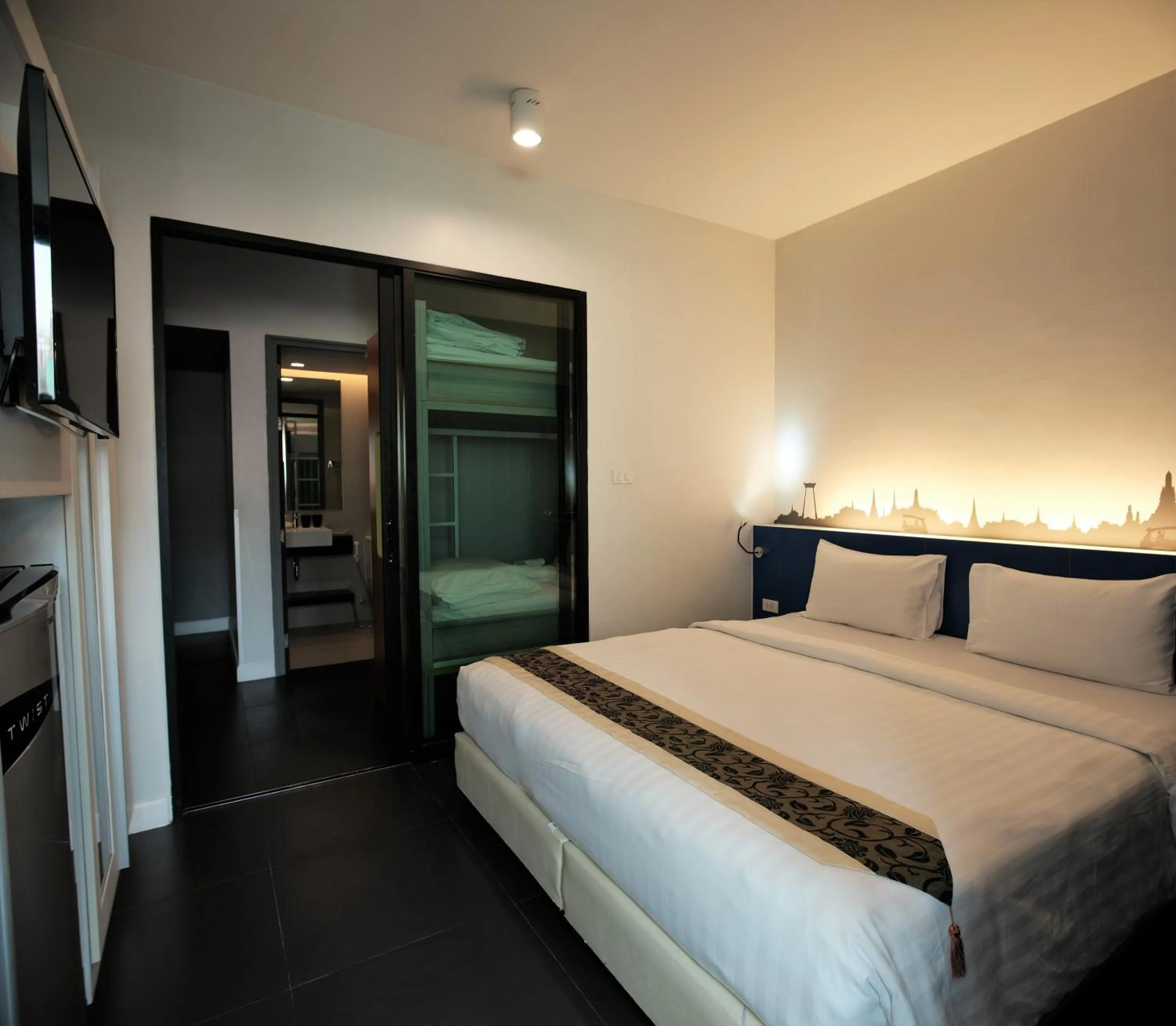 Shower, Bed in iSanook Bangkok