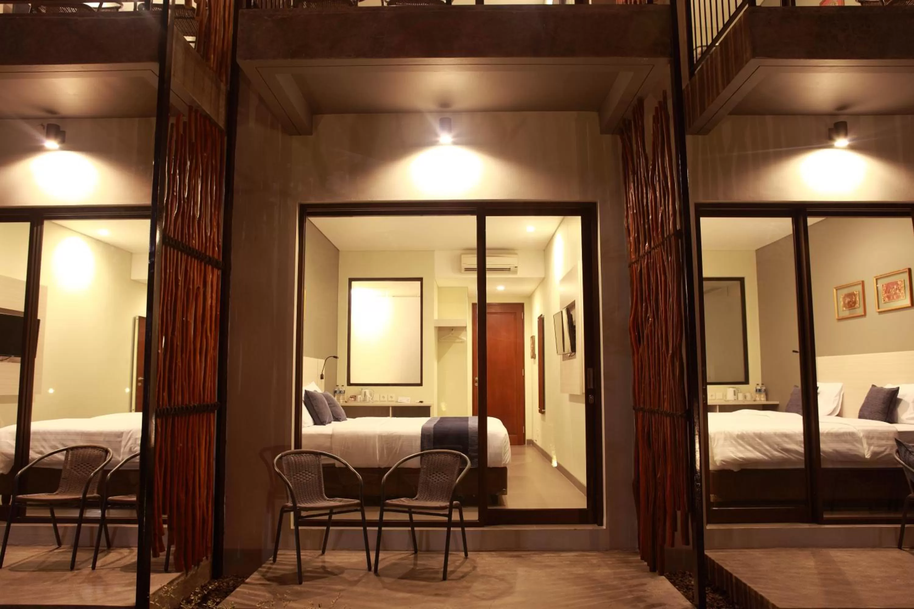 Balcony/Terrace, Bed in Adys Inn