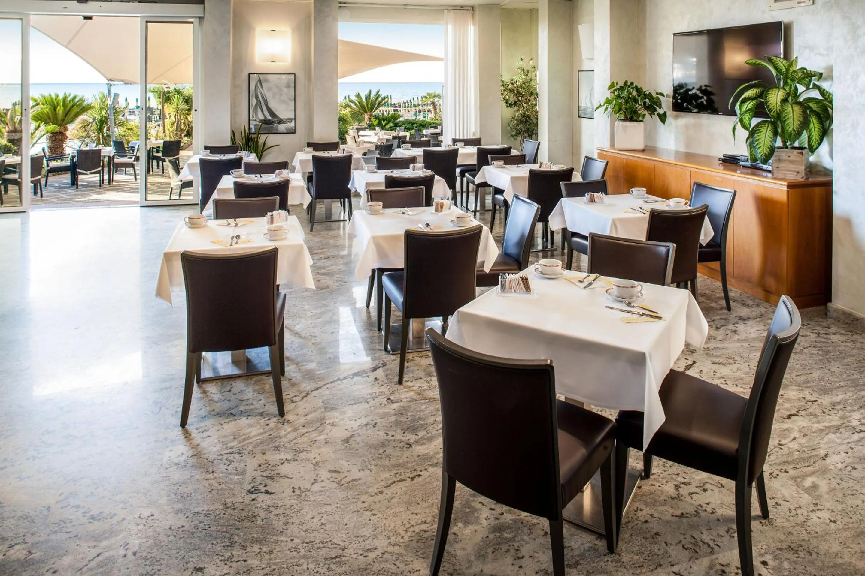 Restaurant/places to eat in Hotel Gabriella