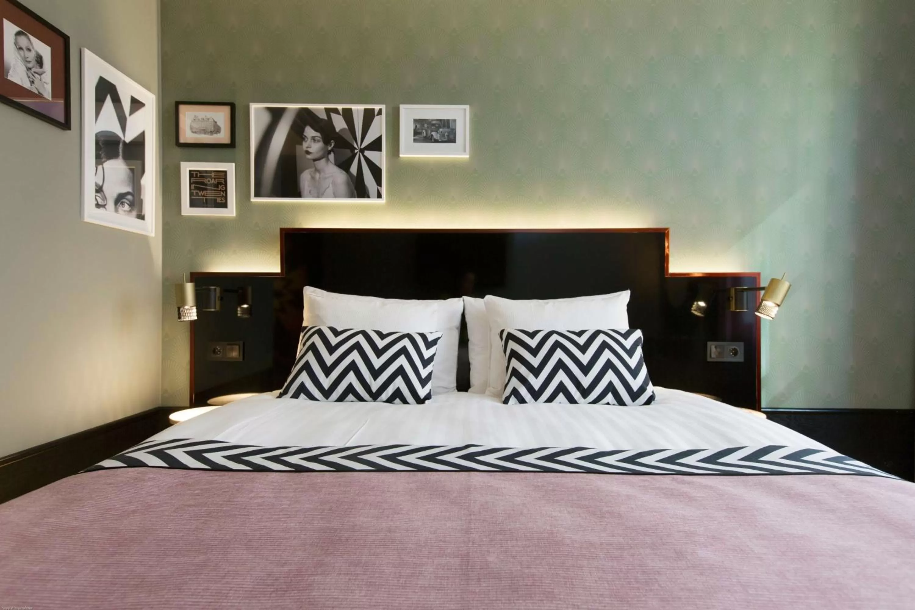 Large Double Room with City View in Haymarket by Scandic