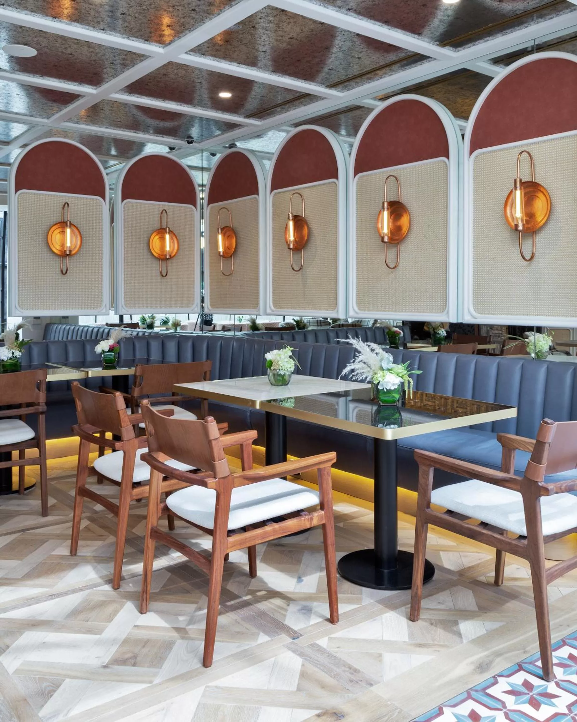 Restaurant/places to eat in The Alest Hotel