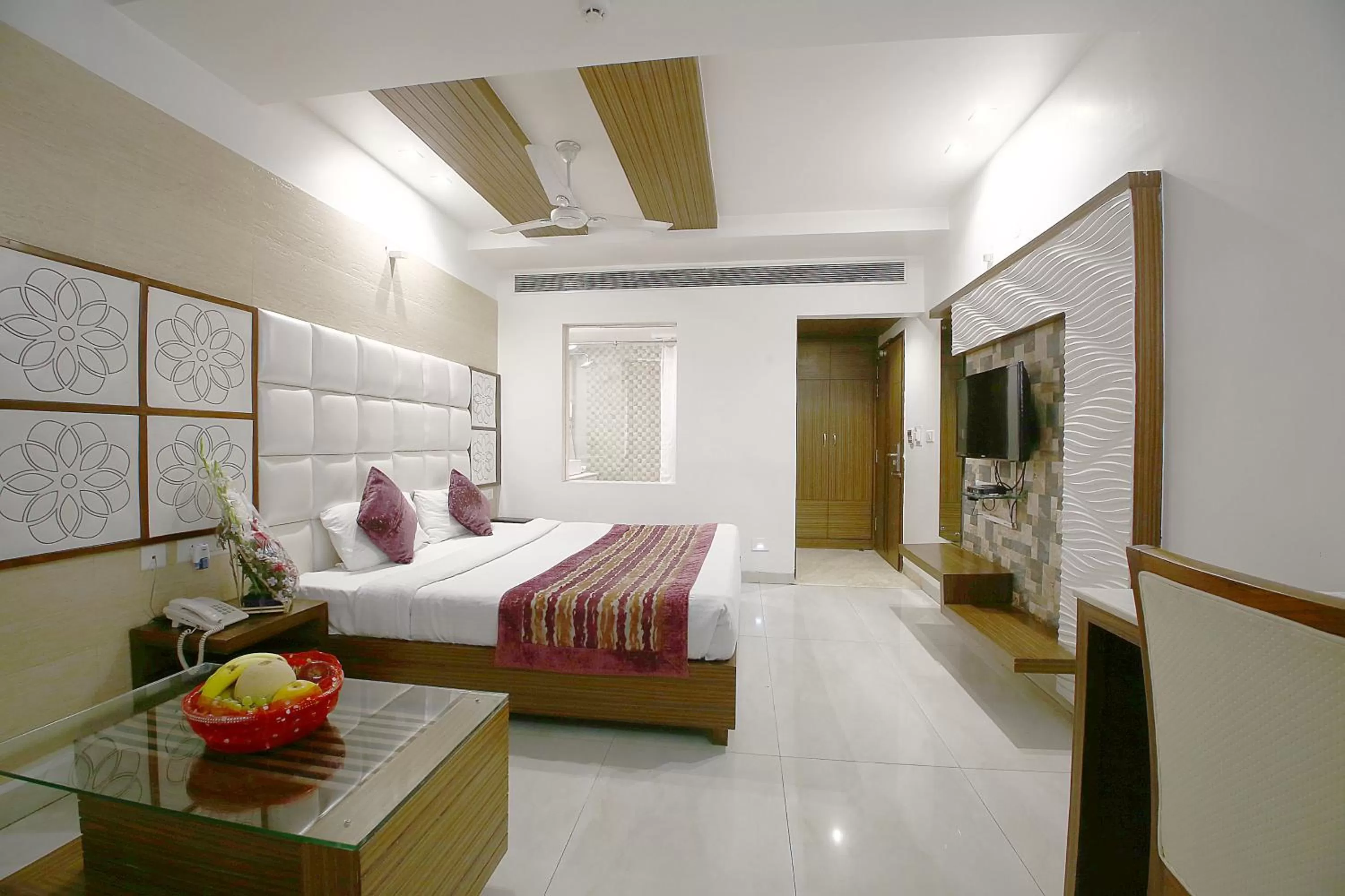 Photo of the whole room, Bed in Hotel Emerald