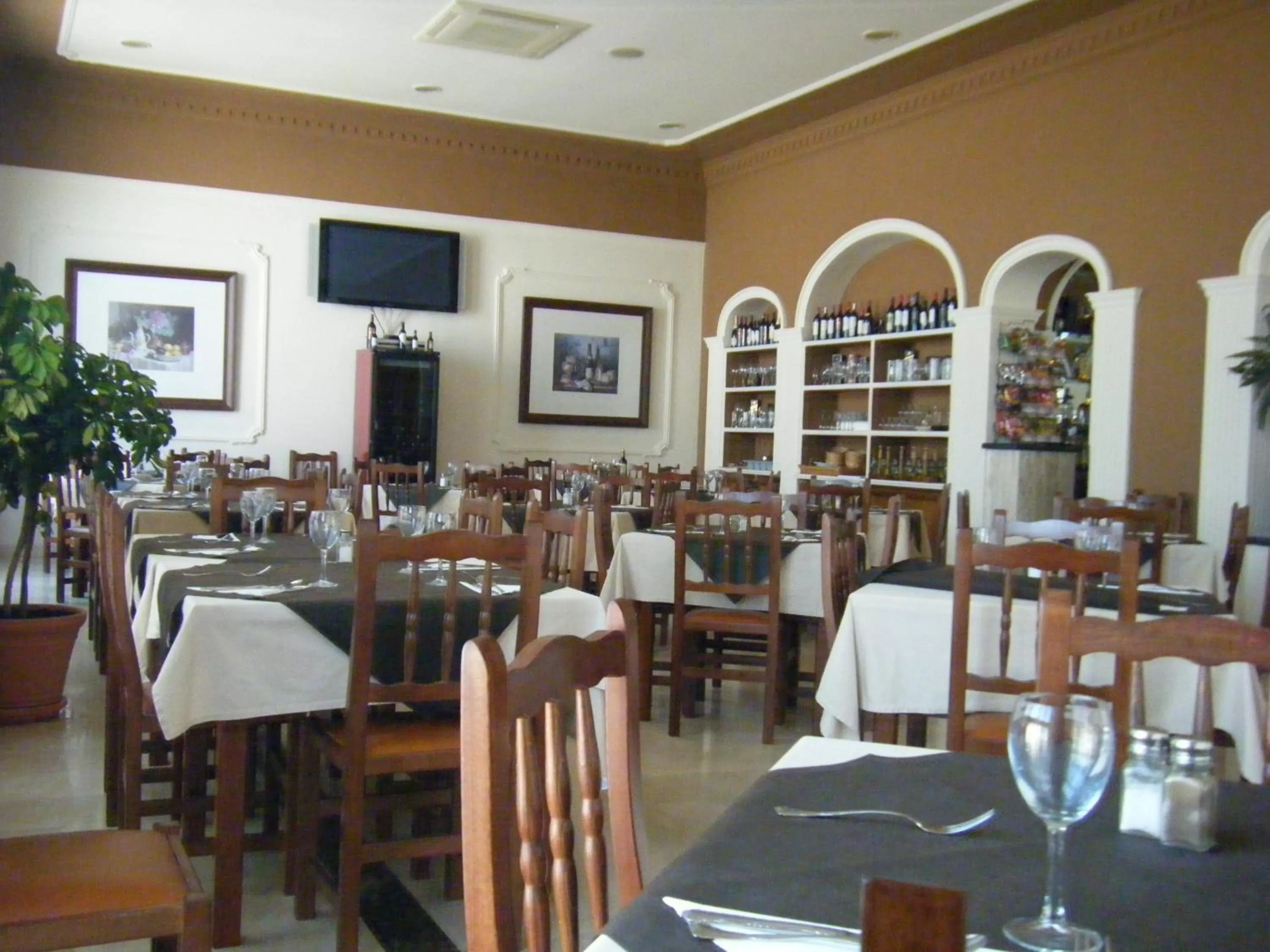 Restaurant/places to eat in Hotel Mirador
