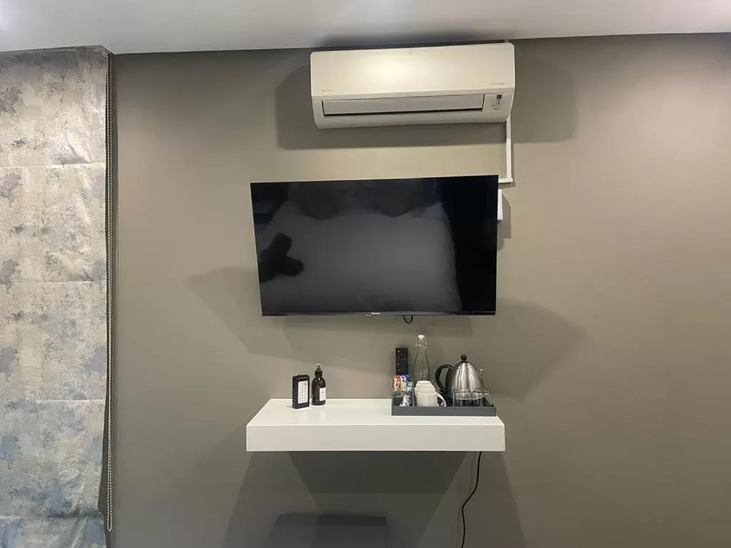 TV/Entertainment Center in The Raz