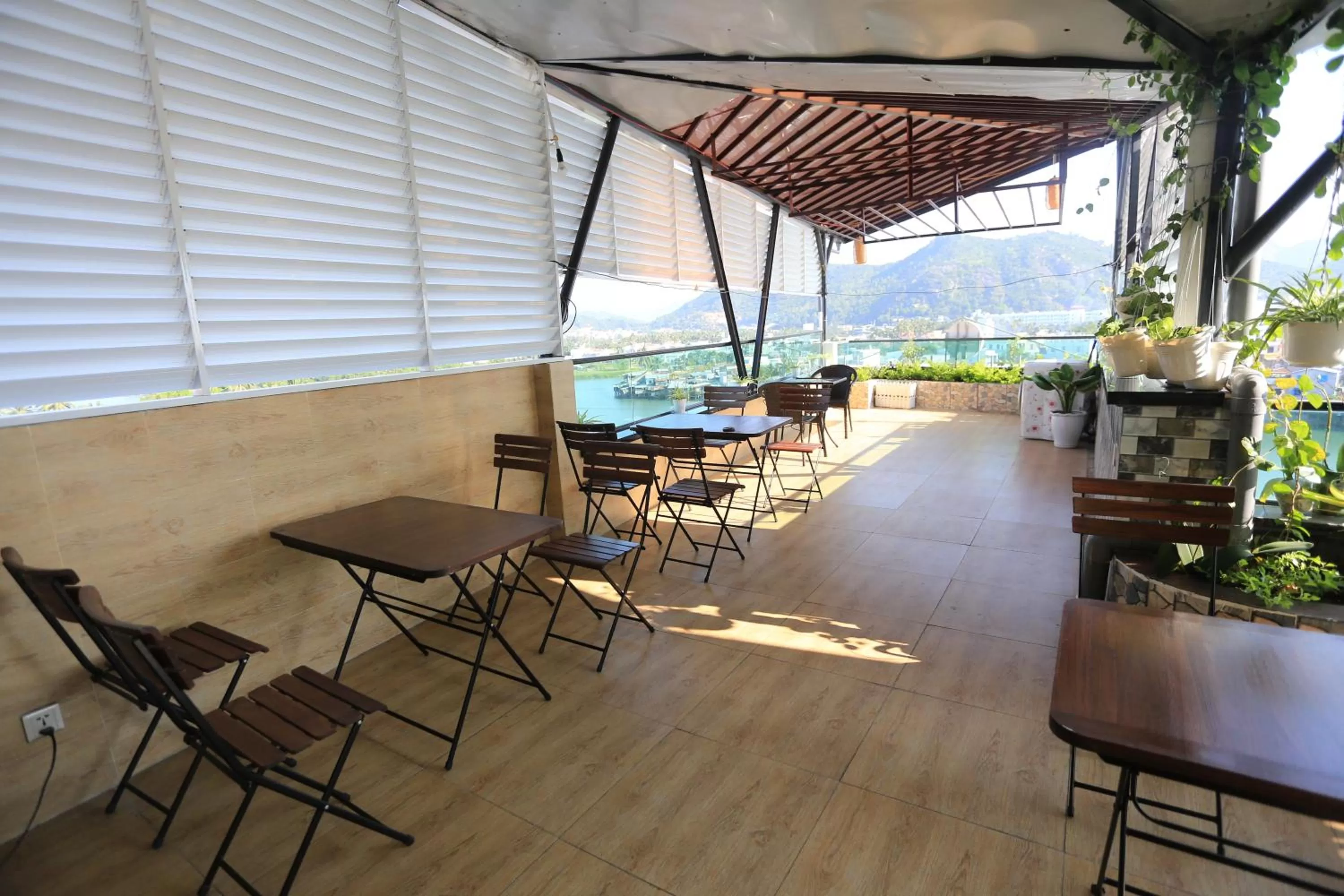 Moonlight Bay Hotel & Apartment