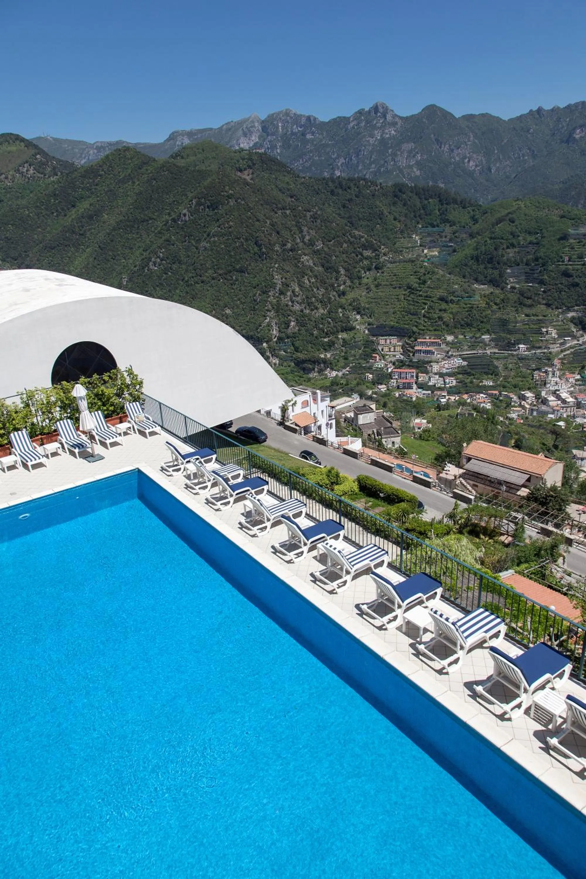 Swimming pool in Hotel Graal