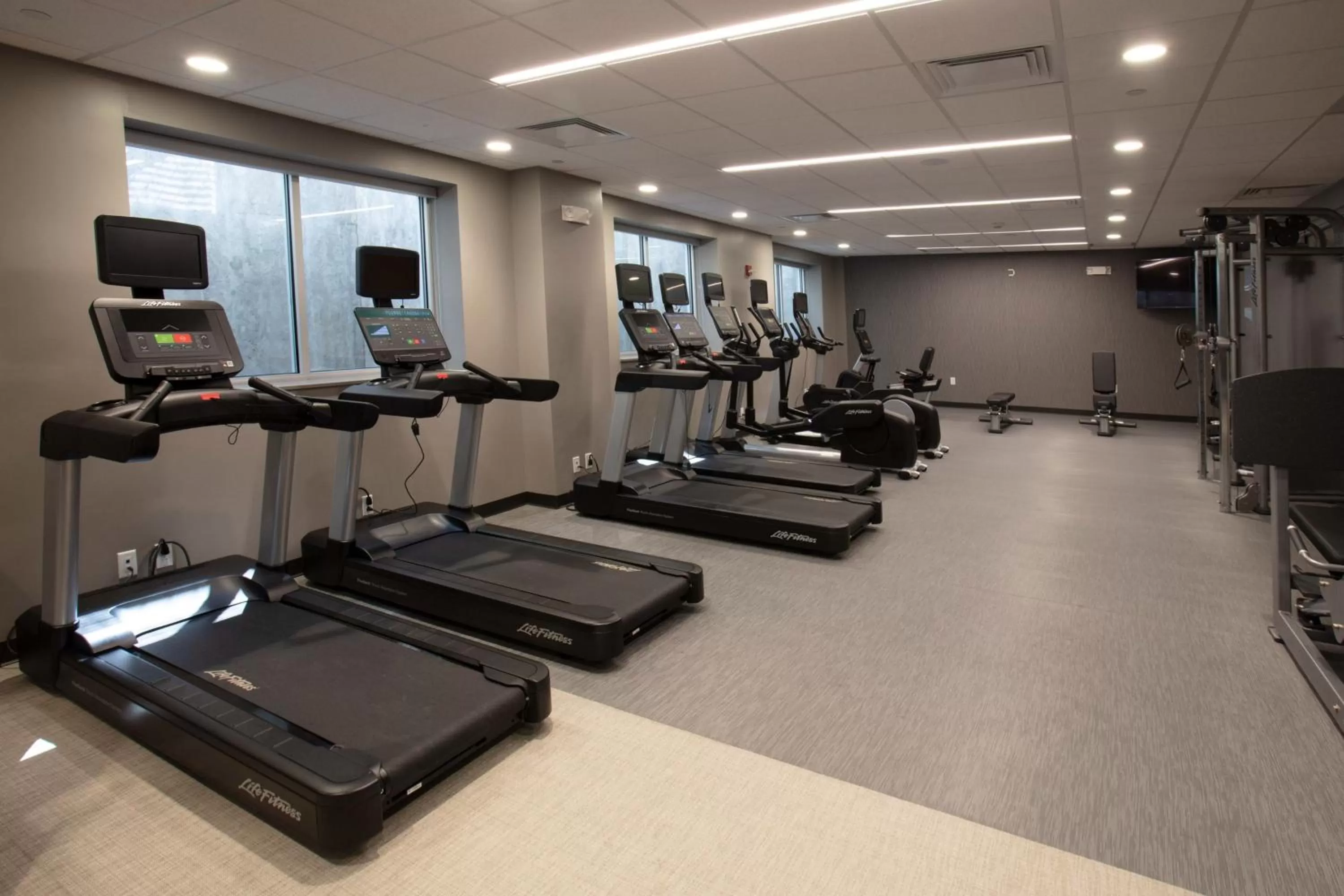 Fitness centre/facilities in Courtyard Rochester Downtown