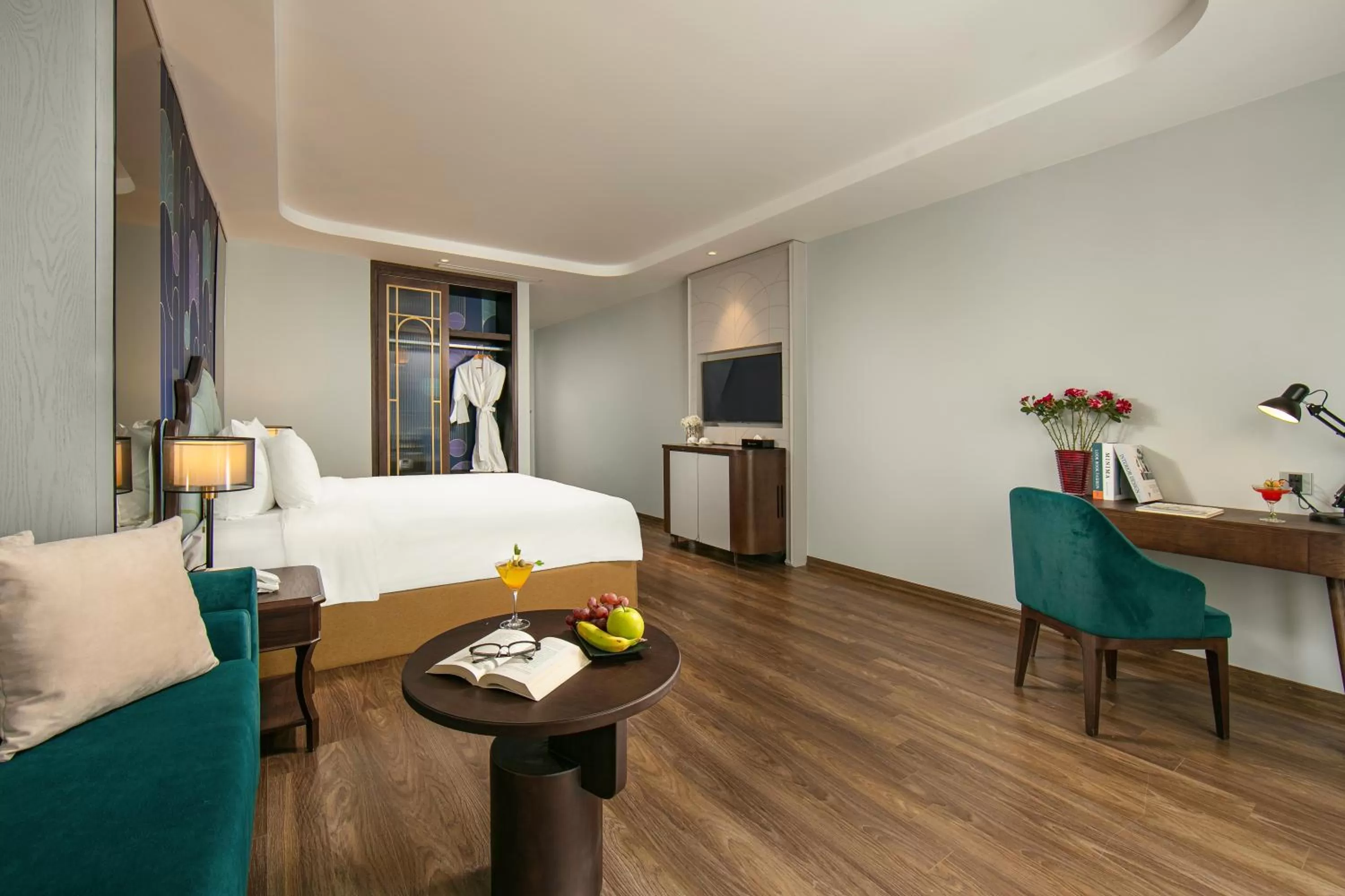 Seating area in MAY DE VILLE Lakeside Hotel