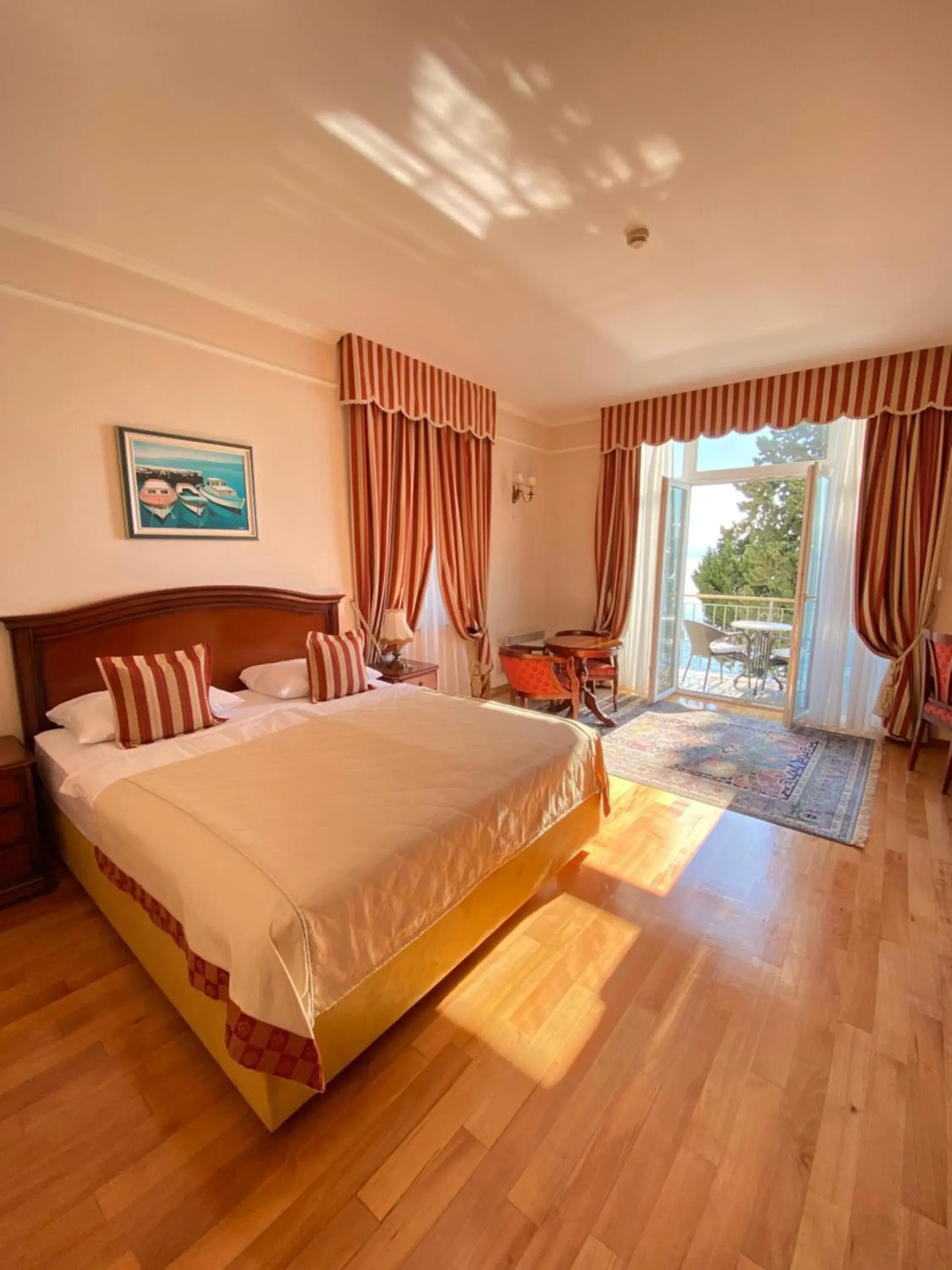 Superior Double Room with Balcony and Sea View in Hotel Savoy Superior Double Room with Balcony and Sea View in Hotel Savoy