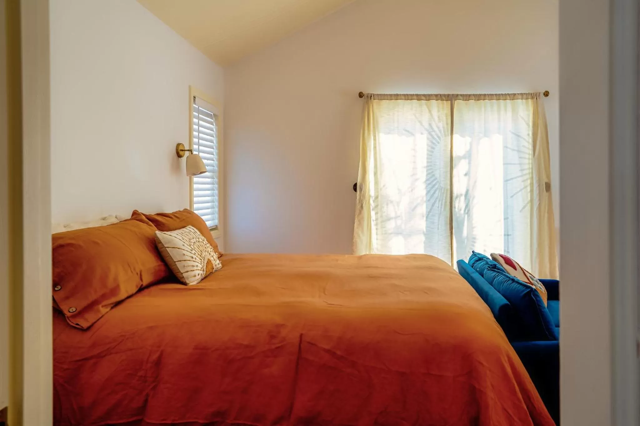 Bed in The Loubird Inn