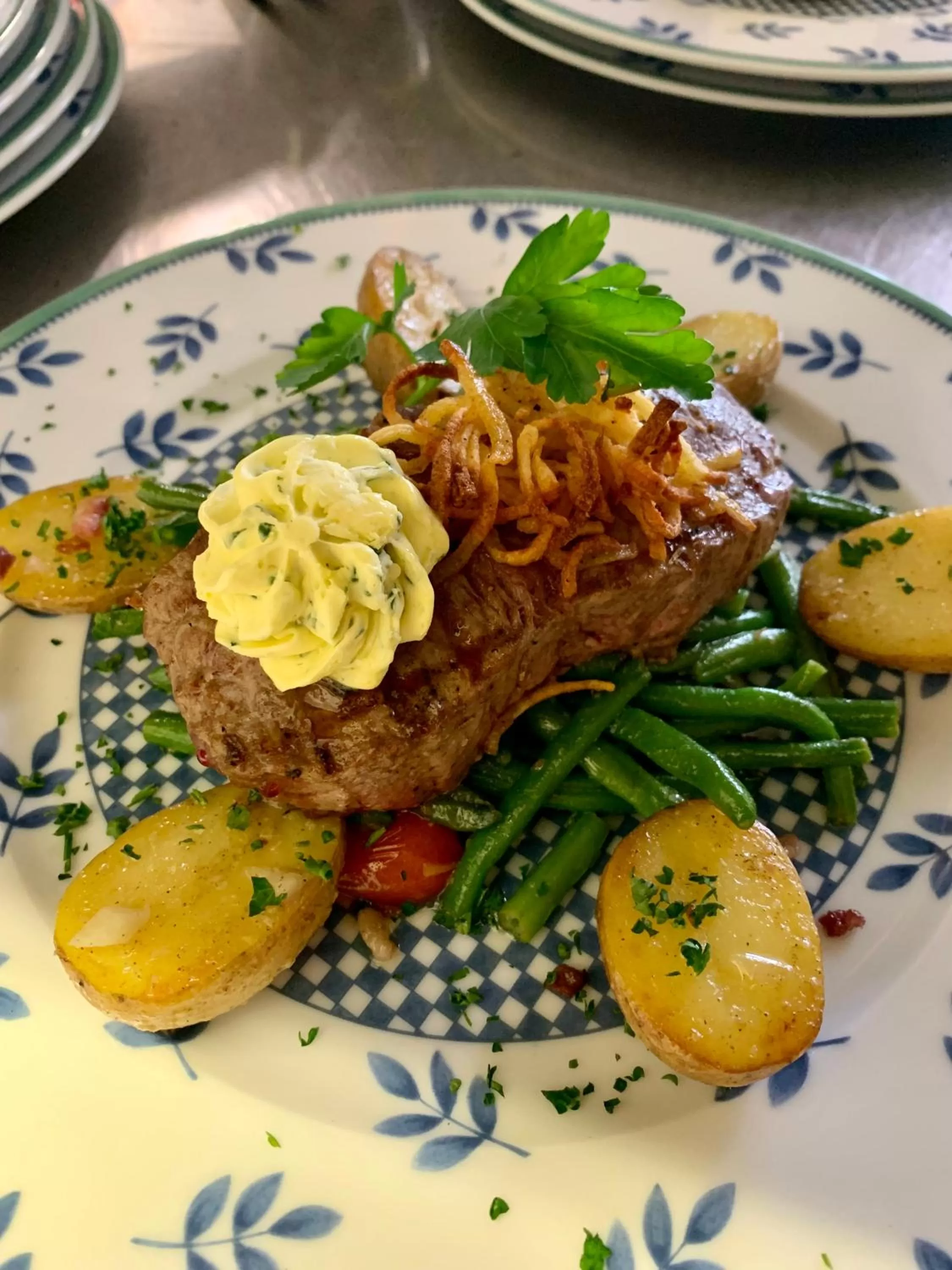 Food and drinks in Boutique Hotel Goldene Henne