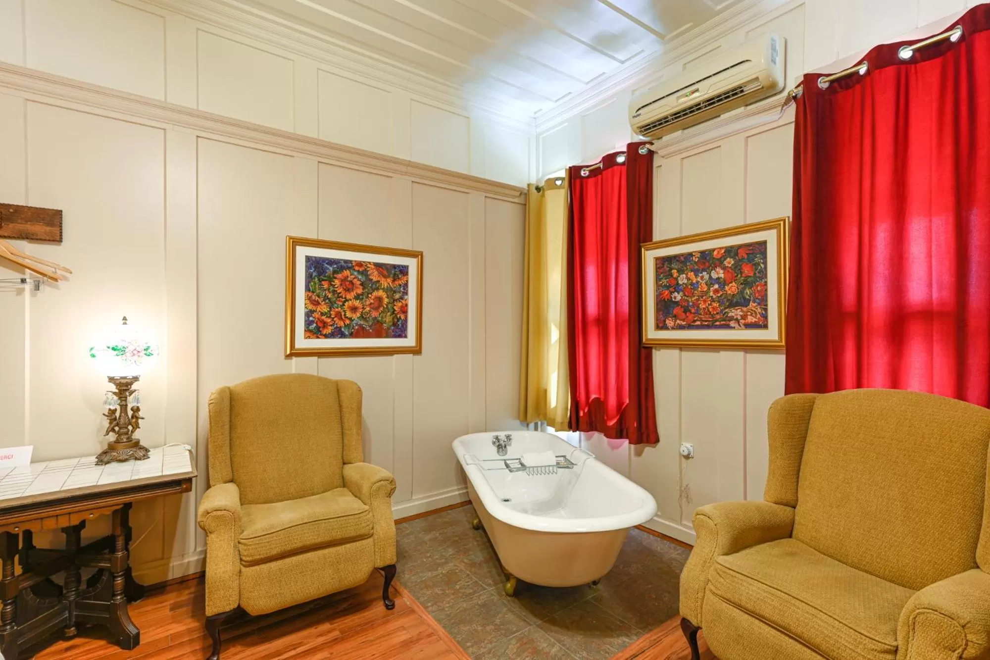 Bathroom in Hôtel-La Grande Maison et Spa