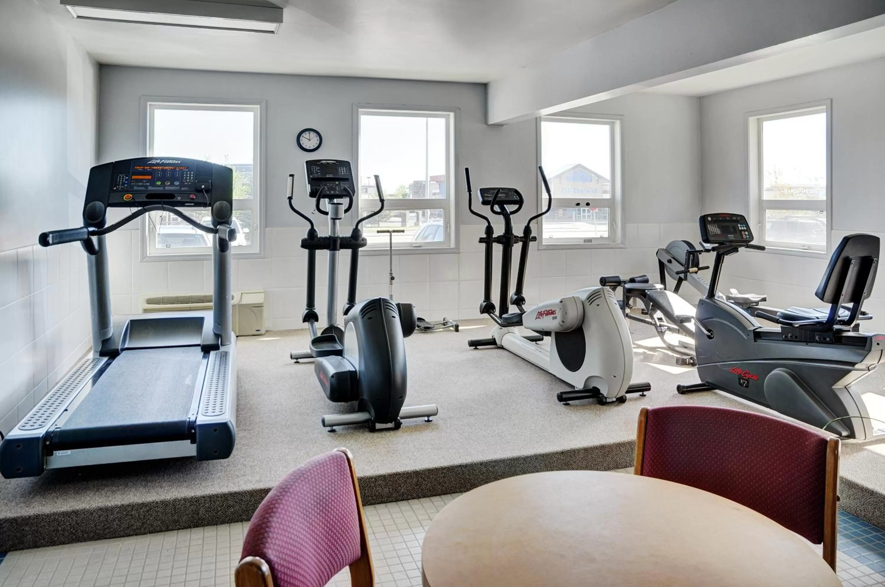 Fitness centre/facilities in Lakeview Inns & Suites - Okotoks