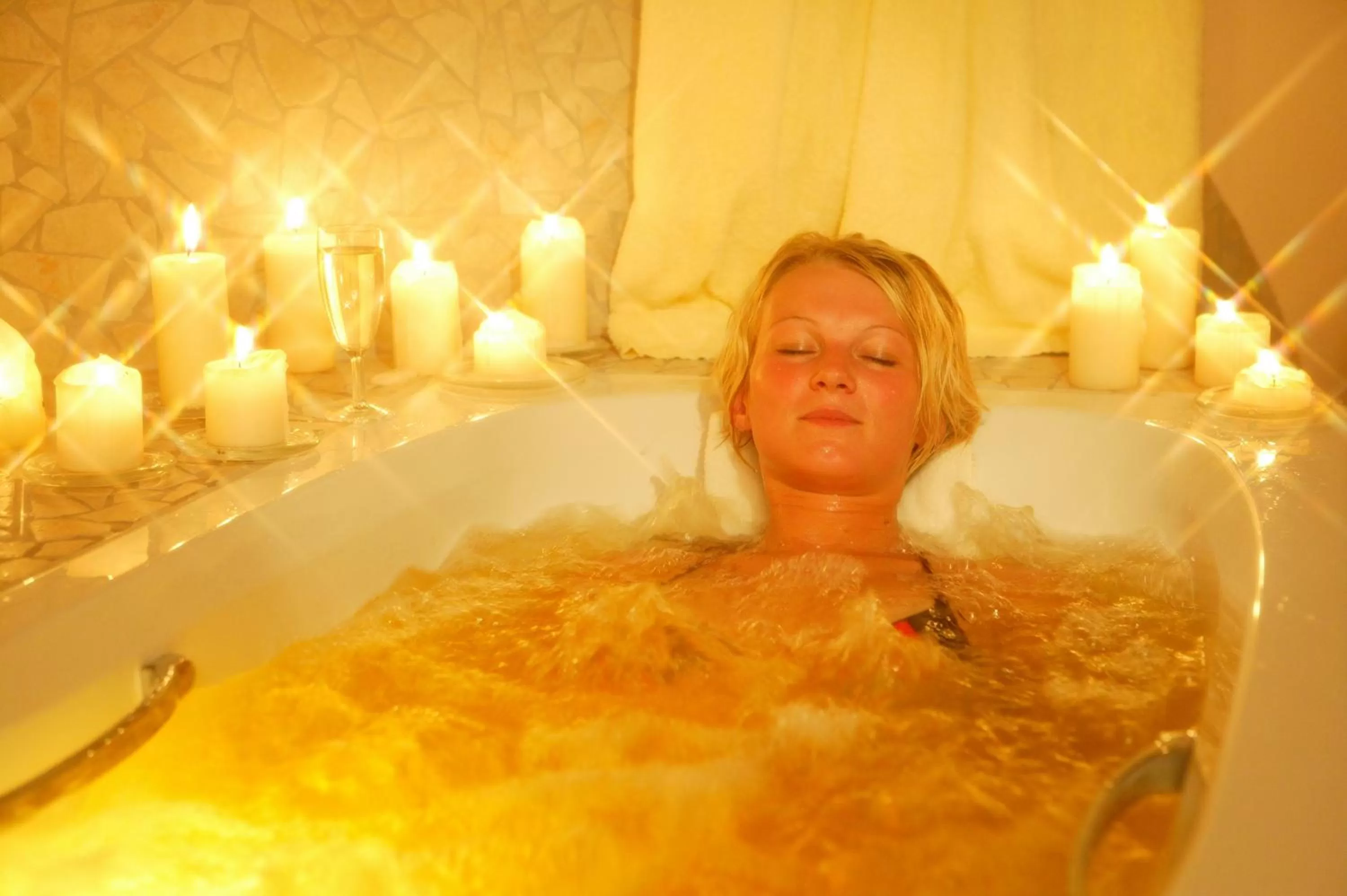 Guests in Hotel Restaurant Zum Goldenen Anker mit Hallenbad