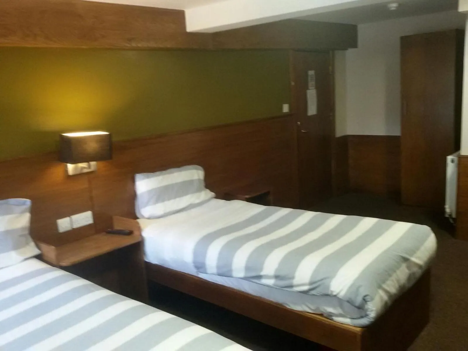 Photo of the whole room, Bed in Adelphi Hotel