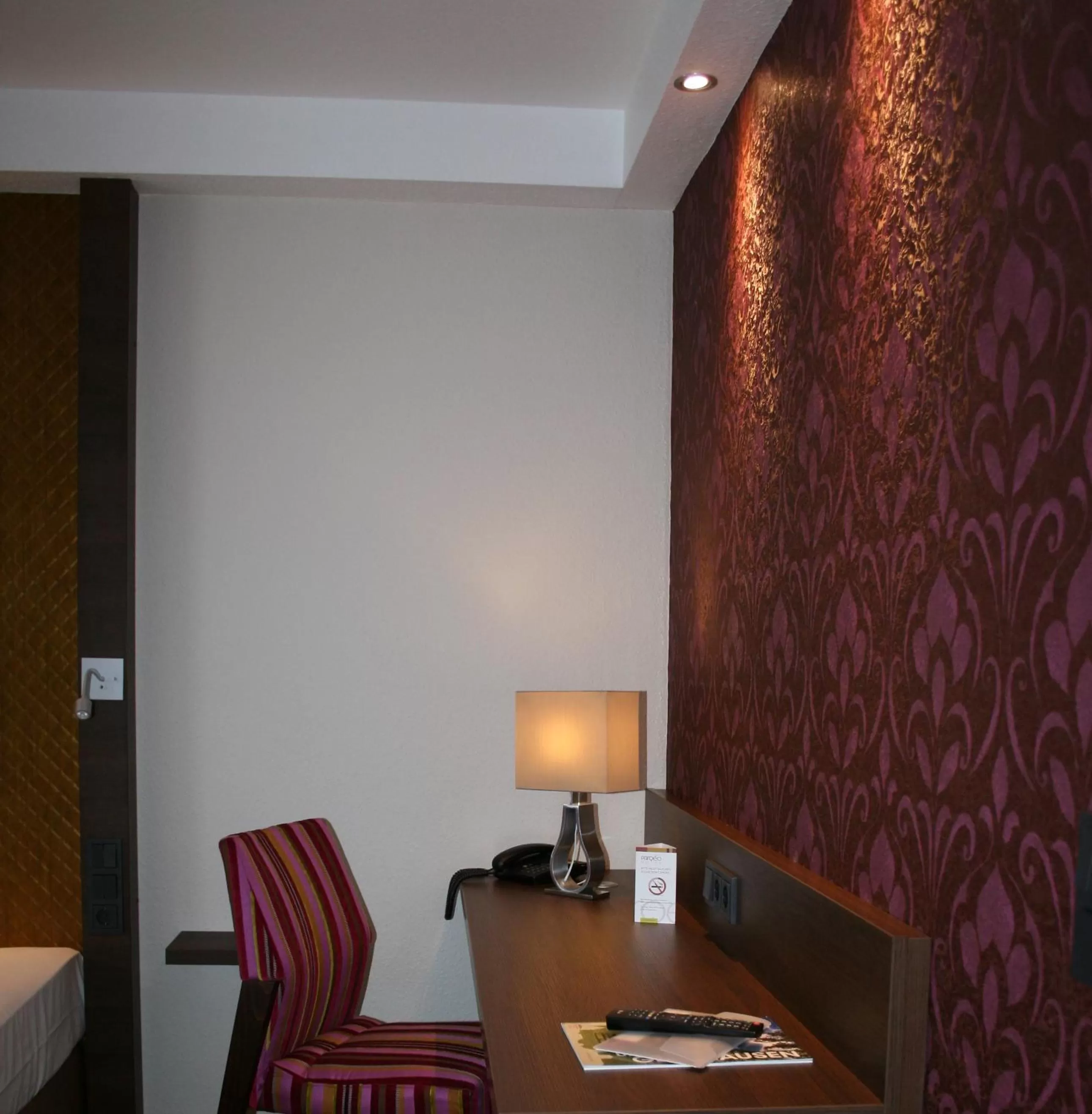 Photo of the whole room in HOTEL PARQÉO im A66