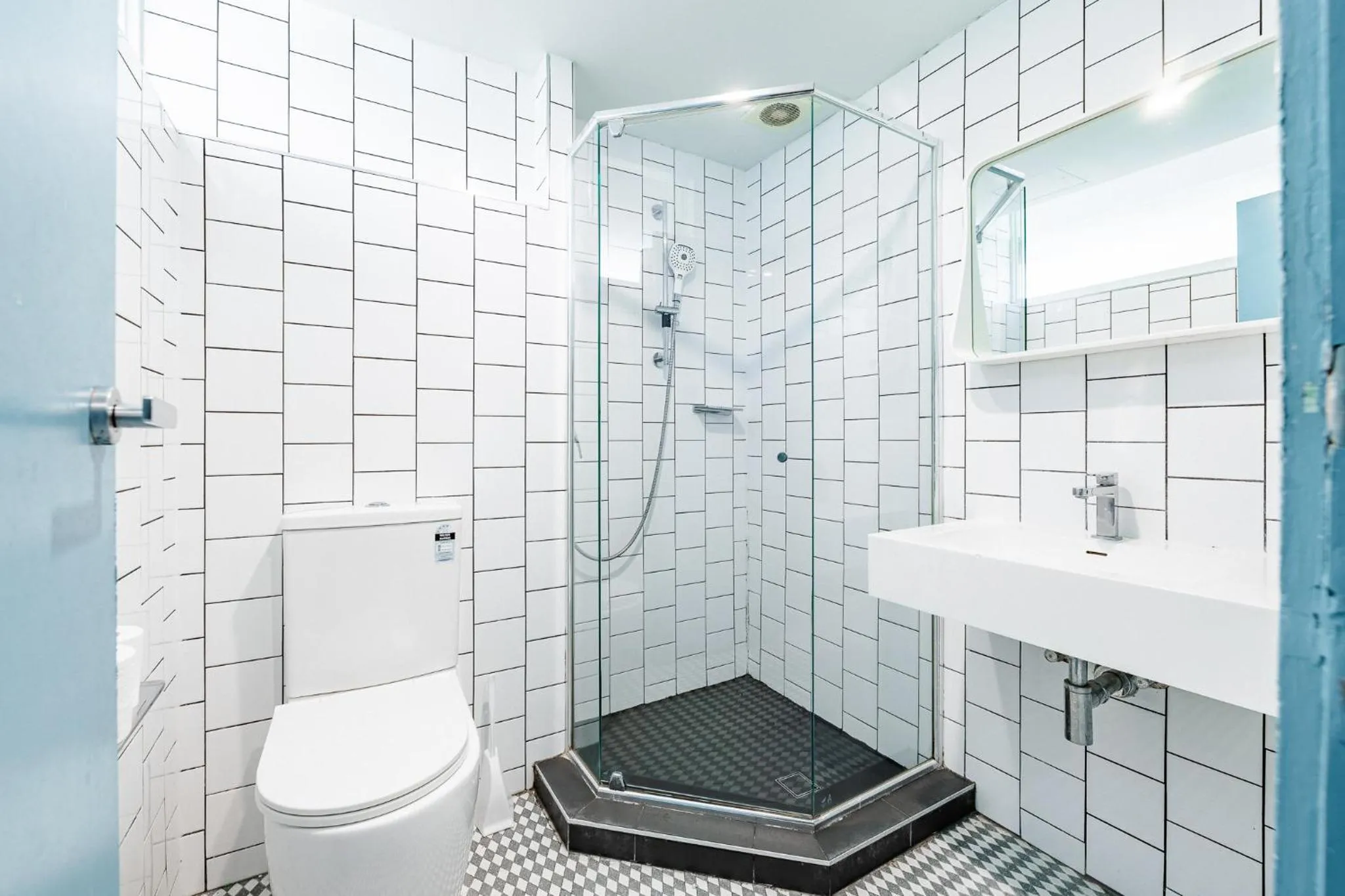 Shower in Bunk Surfers Paradise International Backpacker Hostel