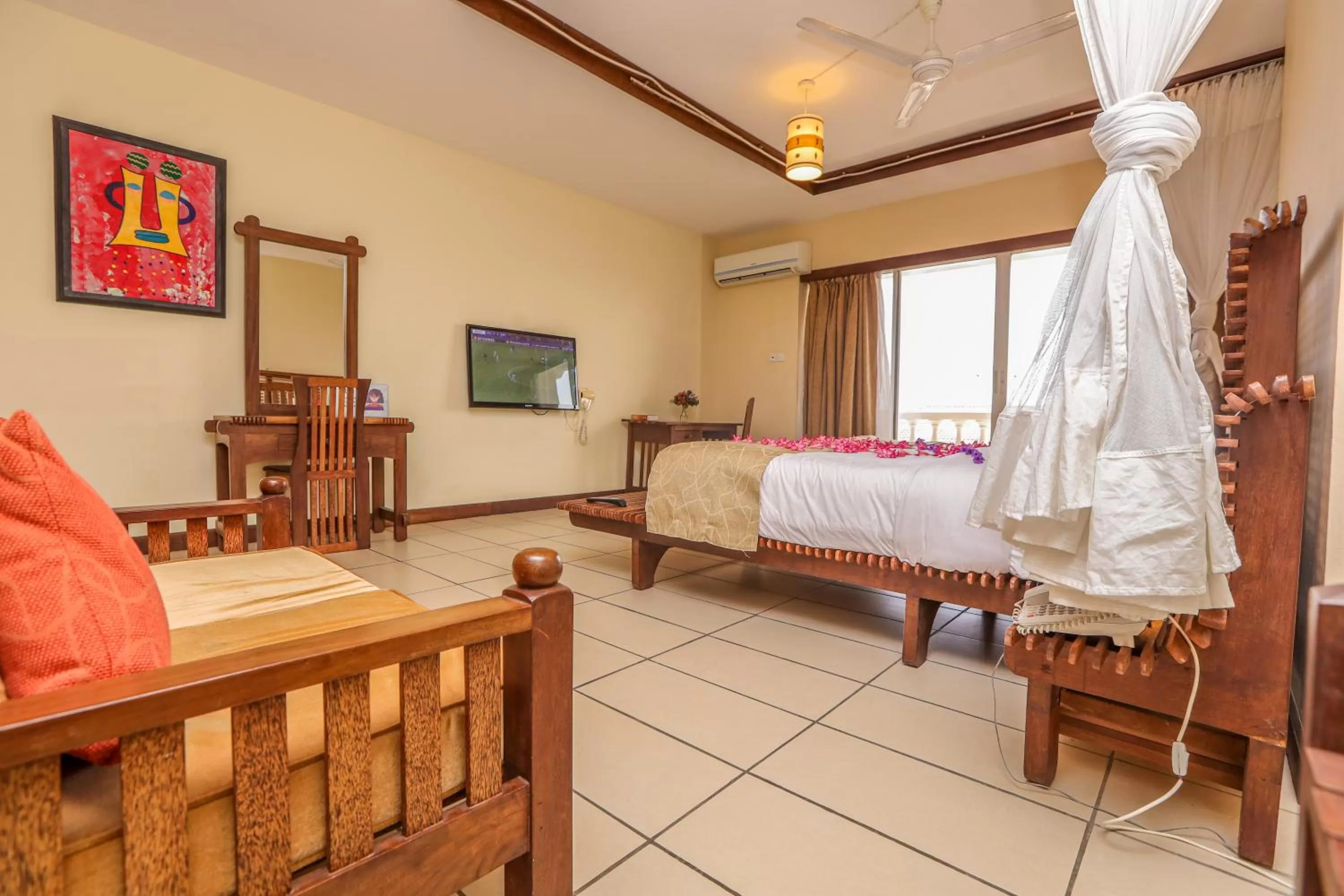 TV and multimedia, Bed in CityBlue Creekside Hotel & Suites