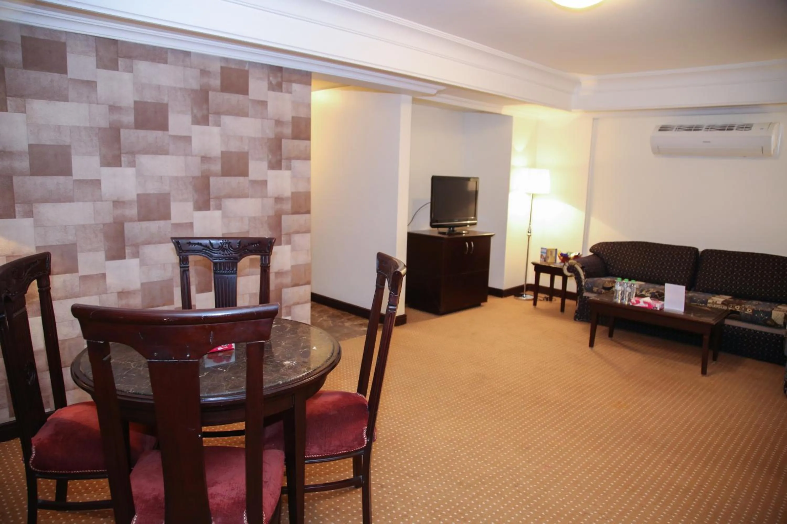 Photo of the whole room, Seating Area in Tulip Inn Riyadh