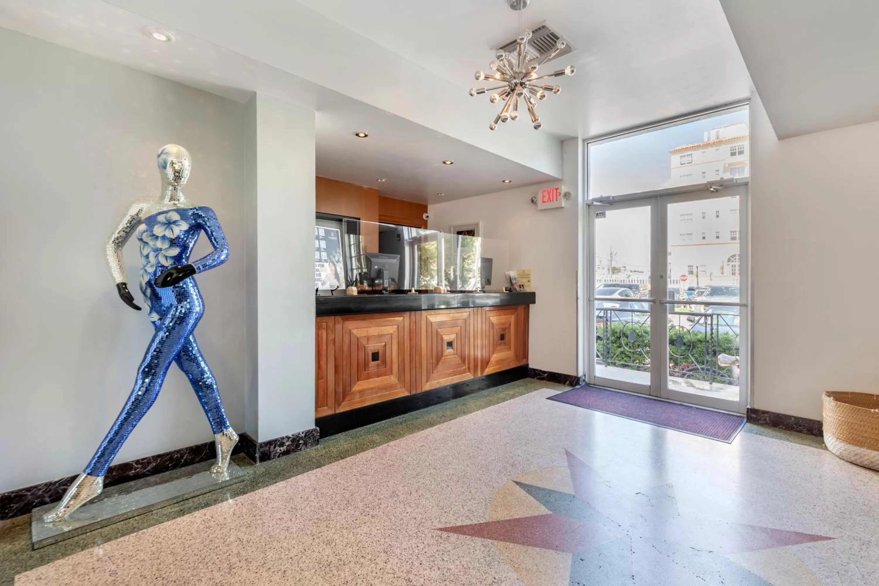 Lobby or reception in La Flora by LuxUrban