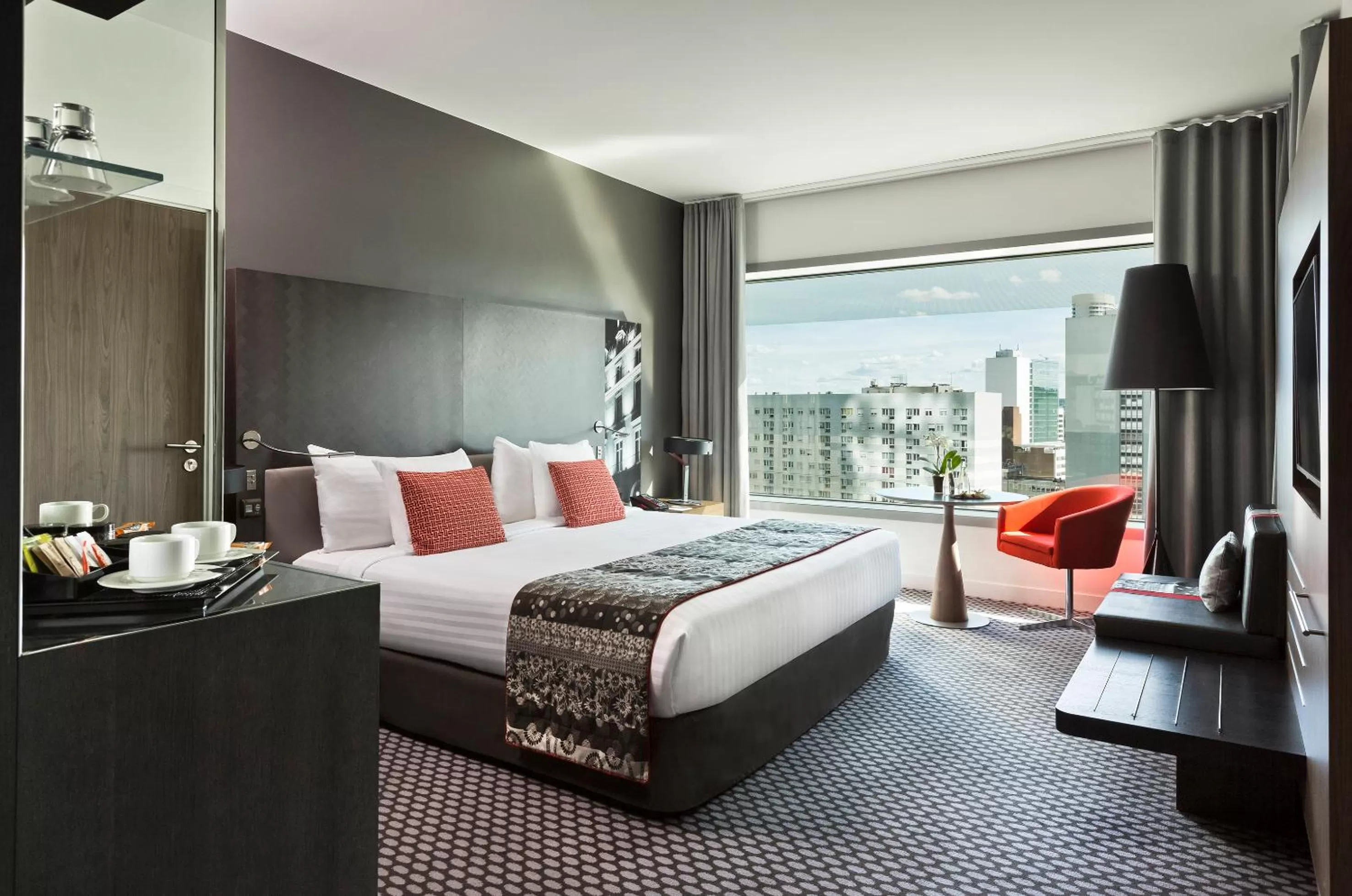 View (from property/room), Bed in Melia Paris La Defense