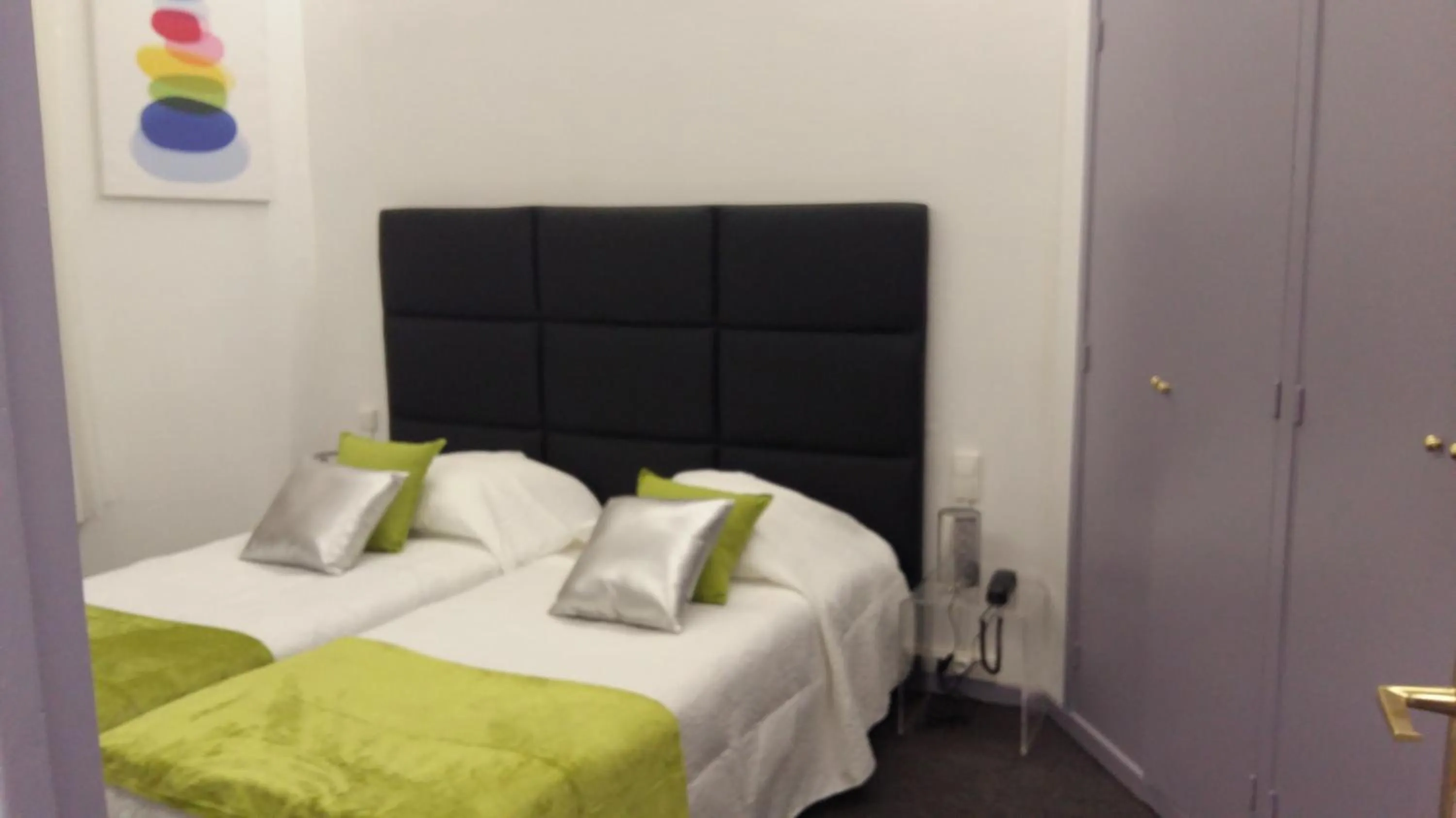 Photo of the whole room, Bed in Hôtel Le Capitole