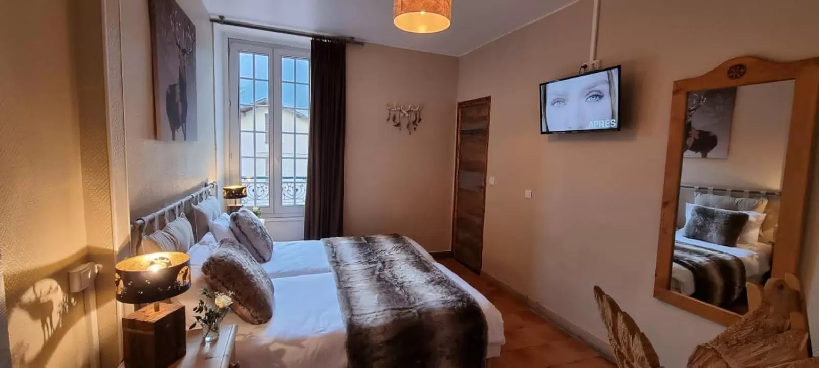 Bed in Hotel La Bonne Auberge