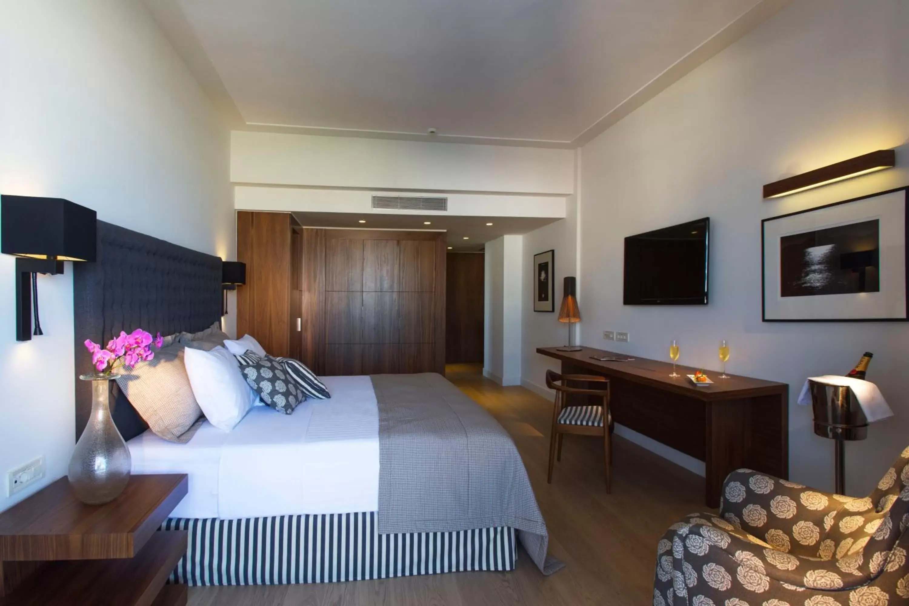 Junior Suite Harbor View in Aquila Atlantis Hotel Junior Suite Harbor View in Aquila Atlantis Hotel