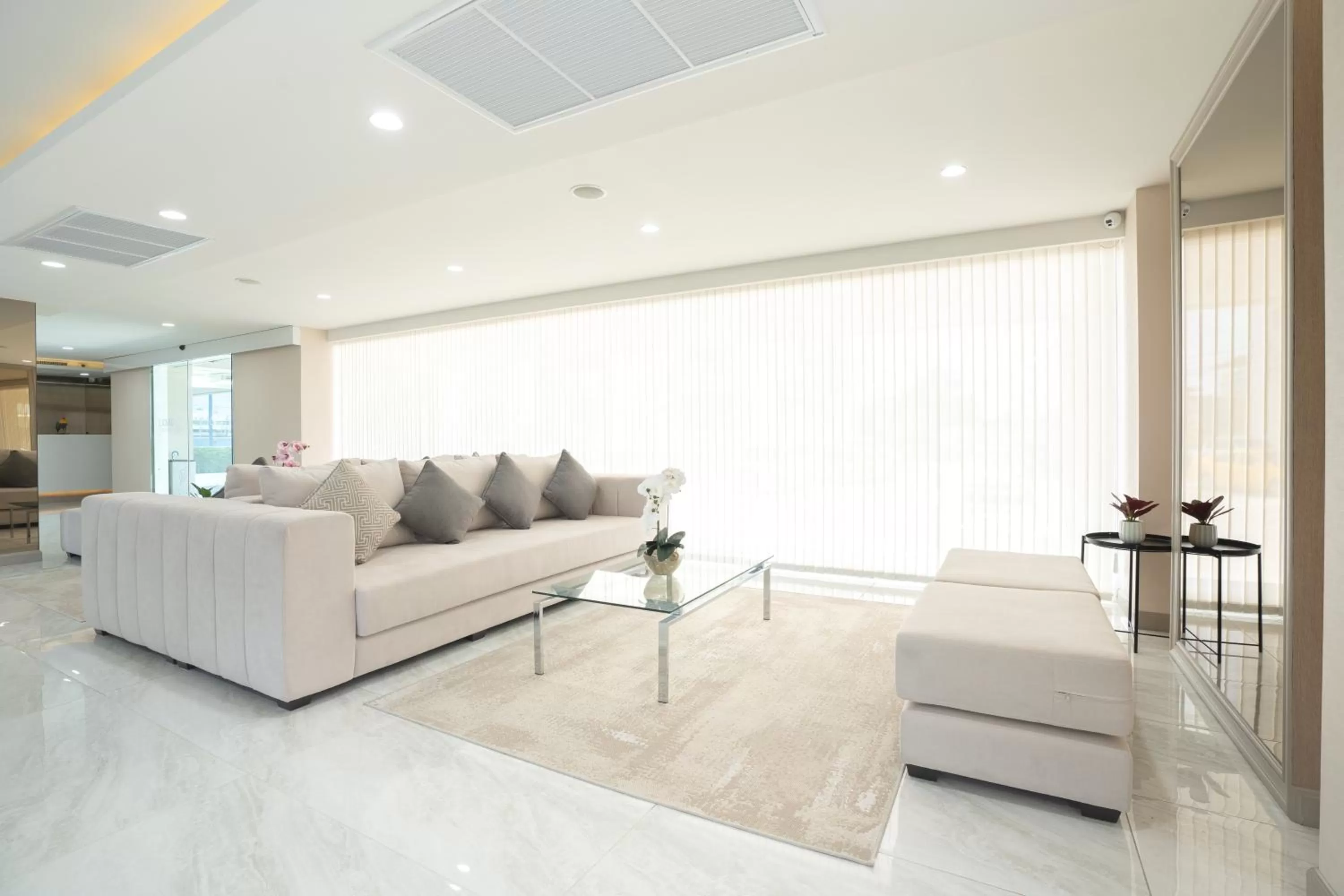 Lobby or reception in Oriole Residence - Suvarnabhumi Airport