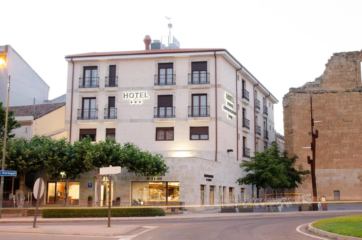 Property building in Hotel Puerta Ciudad Rodrigo