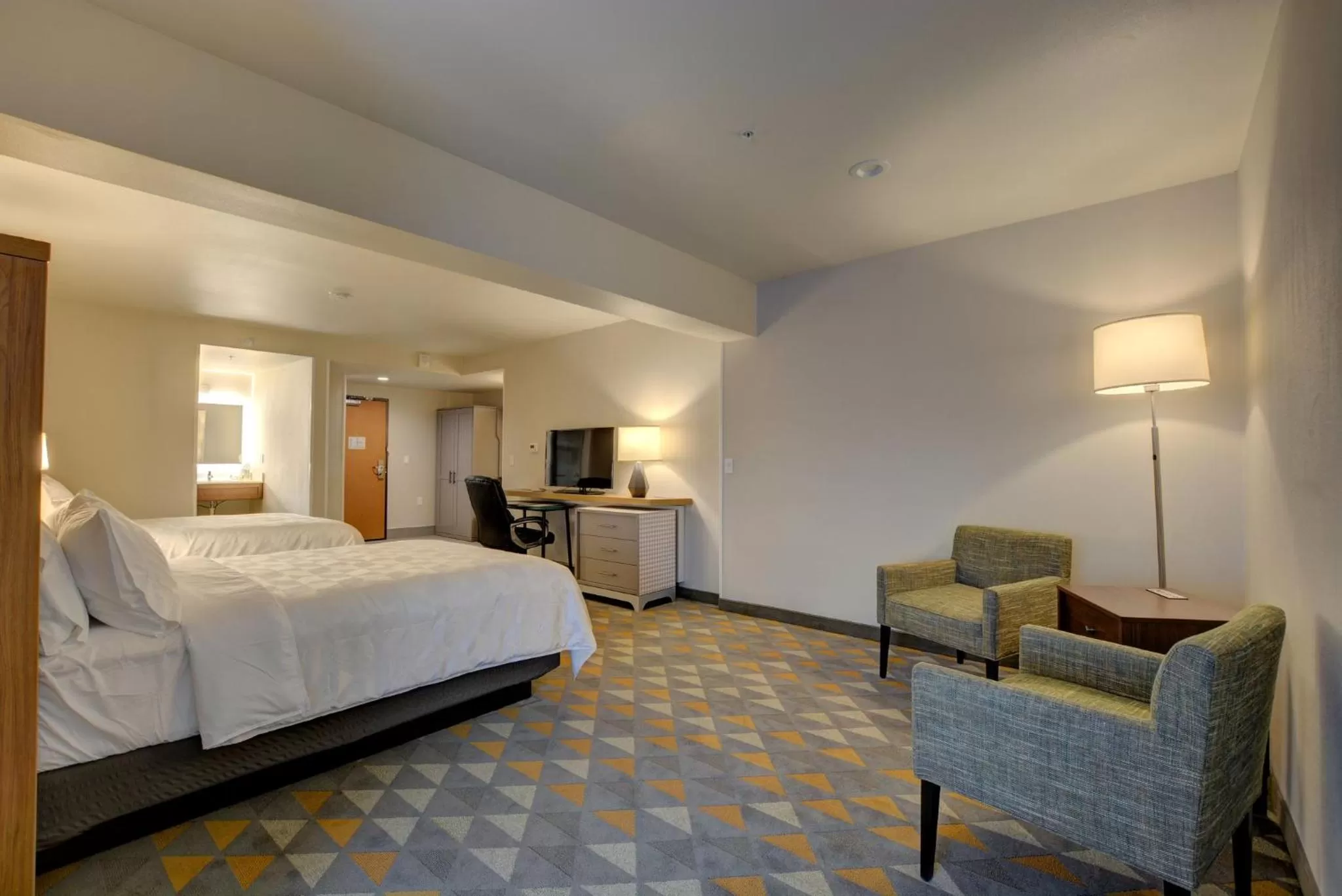 Photo of the whole room, Bed in Holiday Inn - Salem by IHG