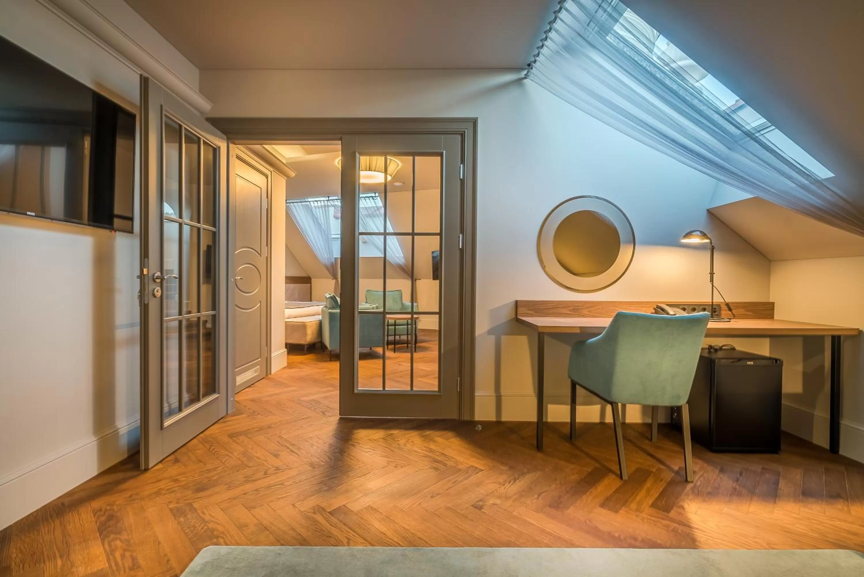 Living room, Bed in Hotel Vilnia