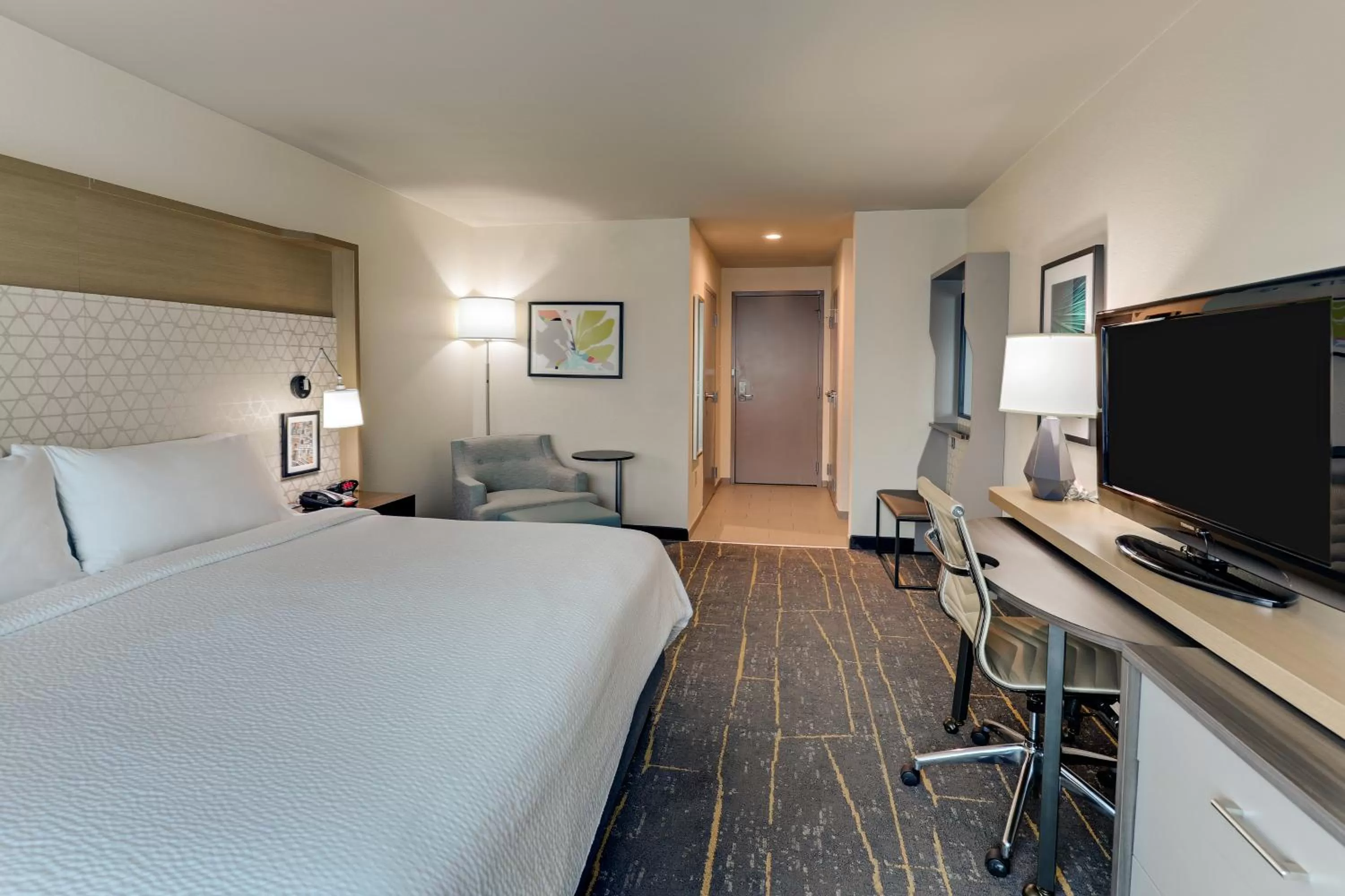 Bed in Holiday Inn Mobile Airport by IHG