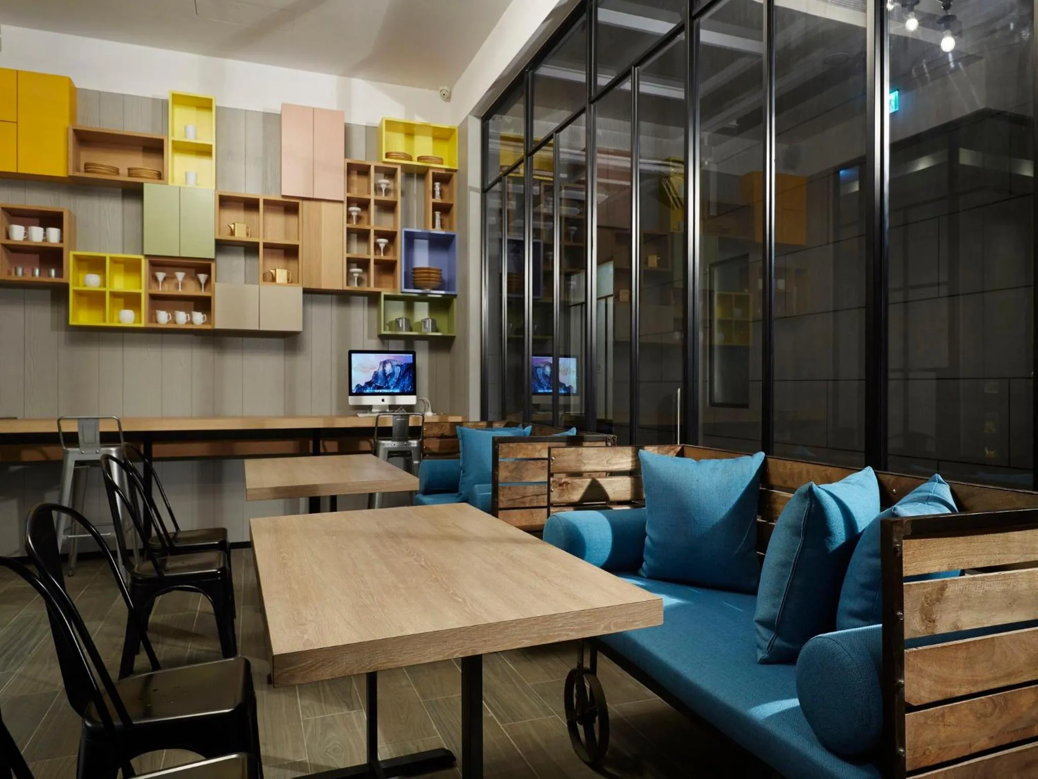 Communal lounge/ TV room in Tango Inn Taipei Jihe