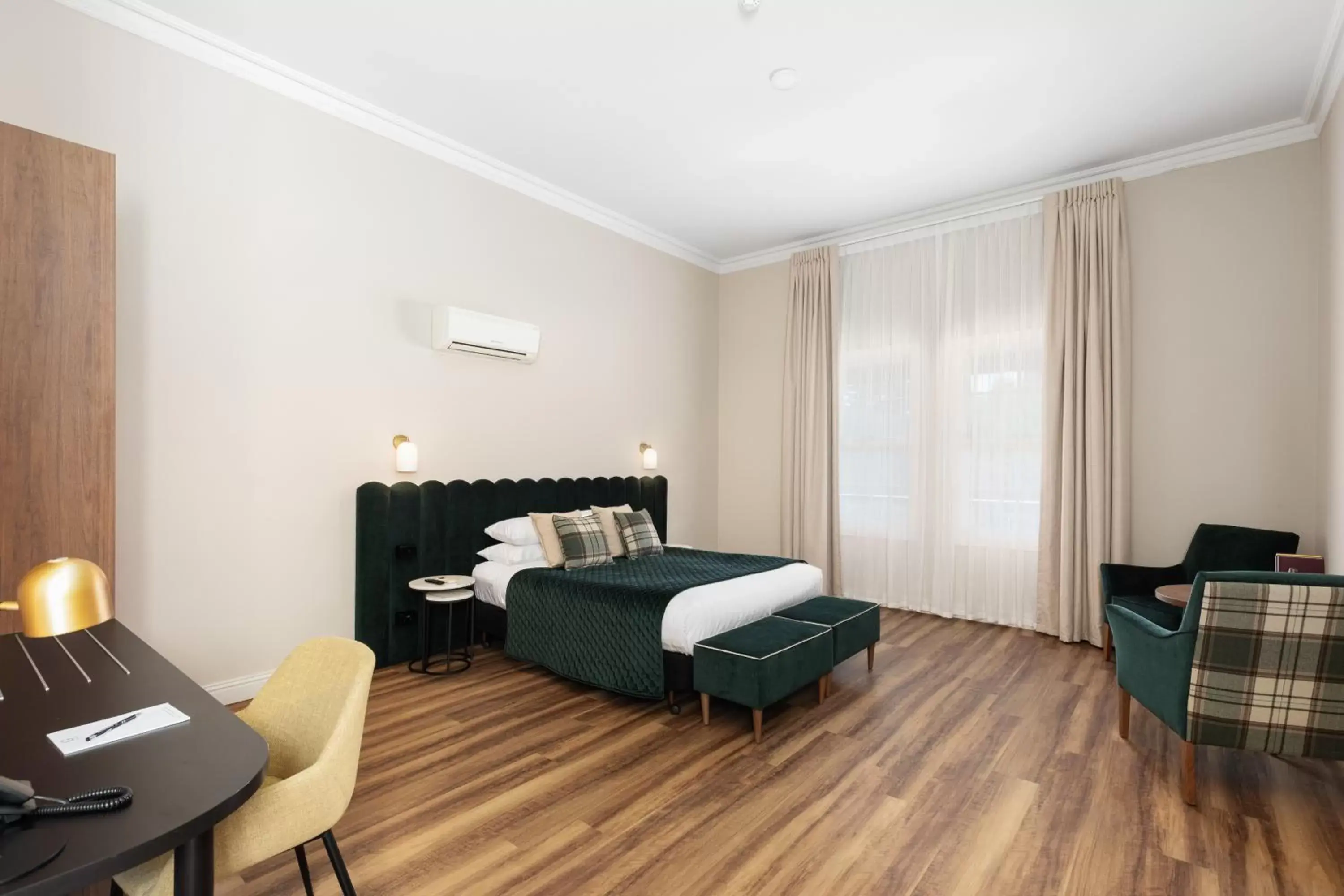 Dog Friendly Deluxe King Room in Mount Gambier Hotel Dog Friendly Deluxe King Room in Mount Gambier Hotel