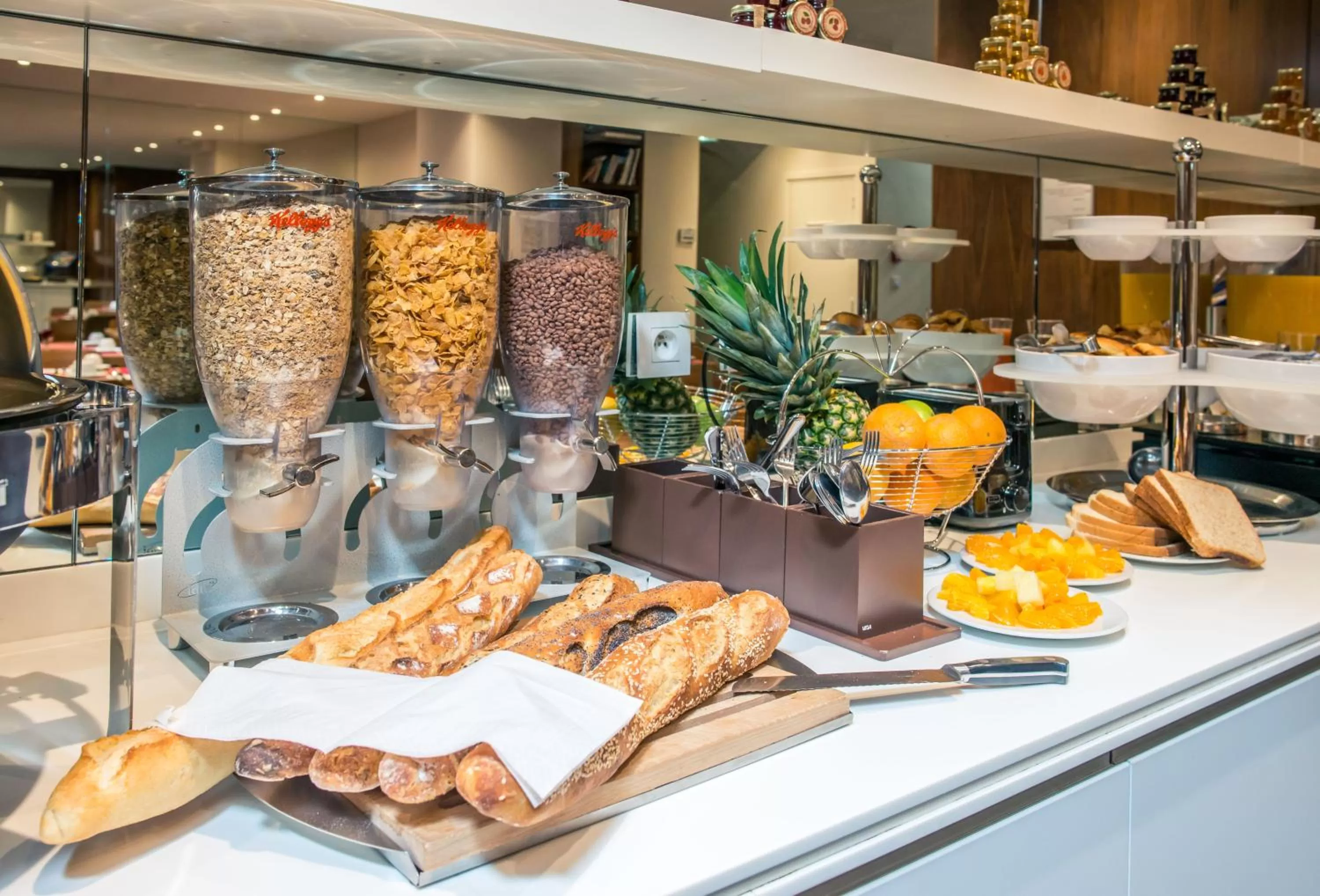 Restaurant/places to eat in Art Hotel Eiffel