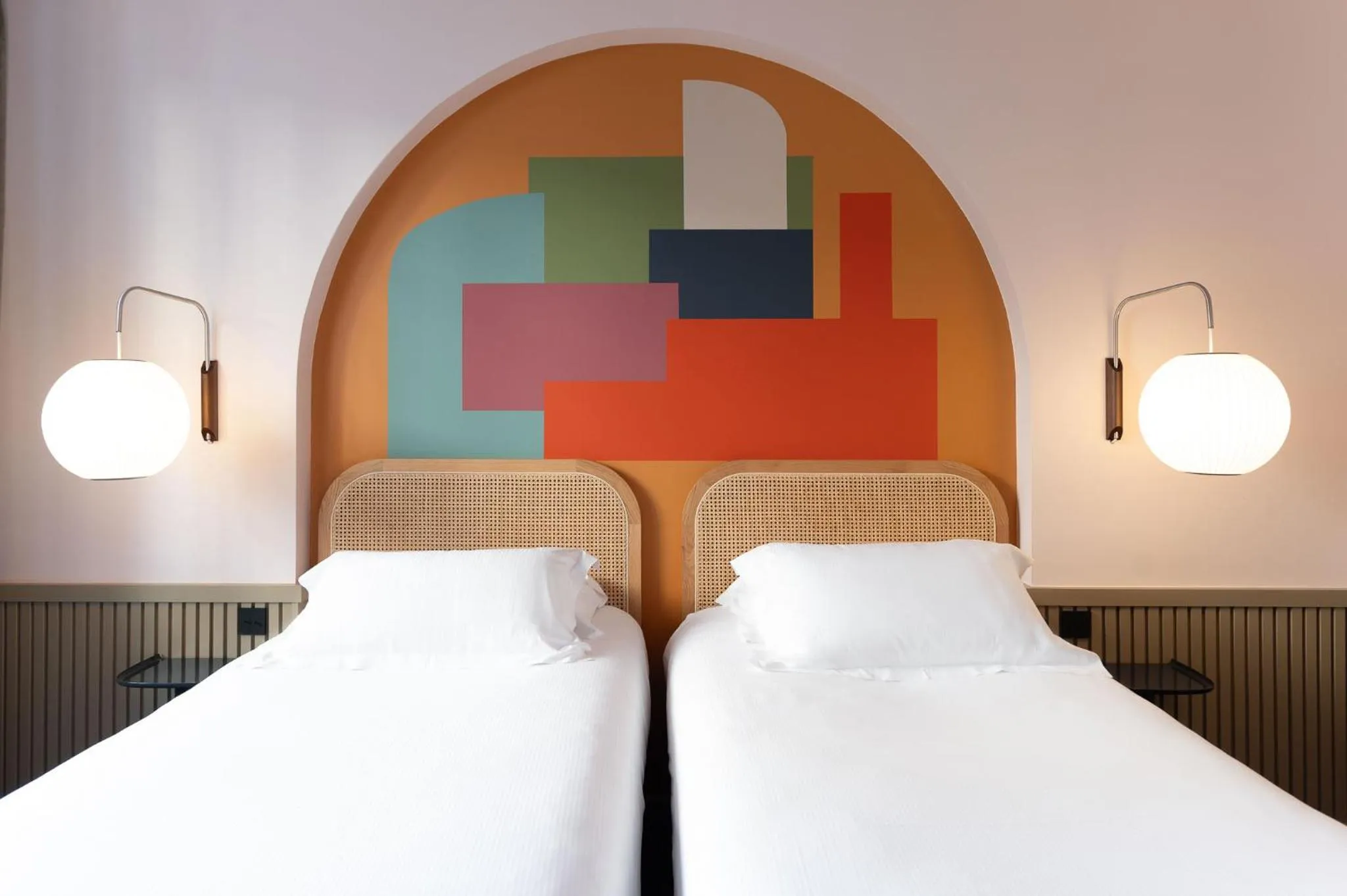 Photo of the whole room, Bed in Hôtel Des Artistes