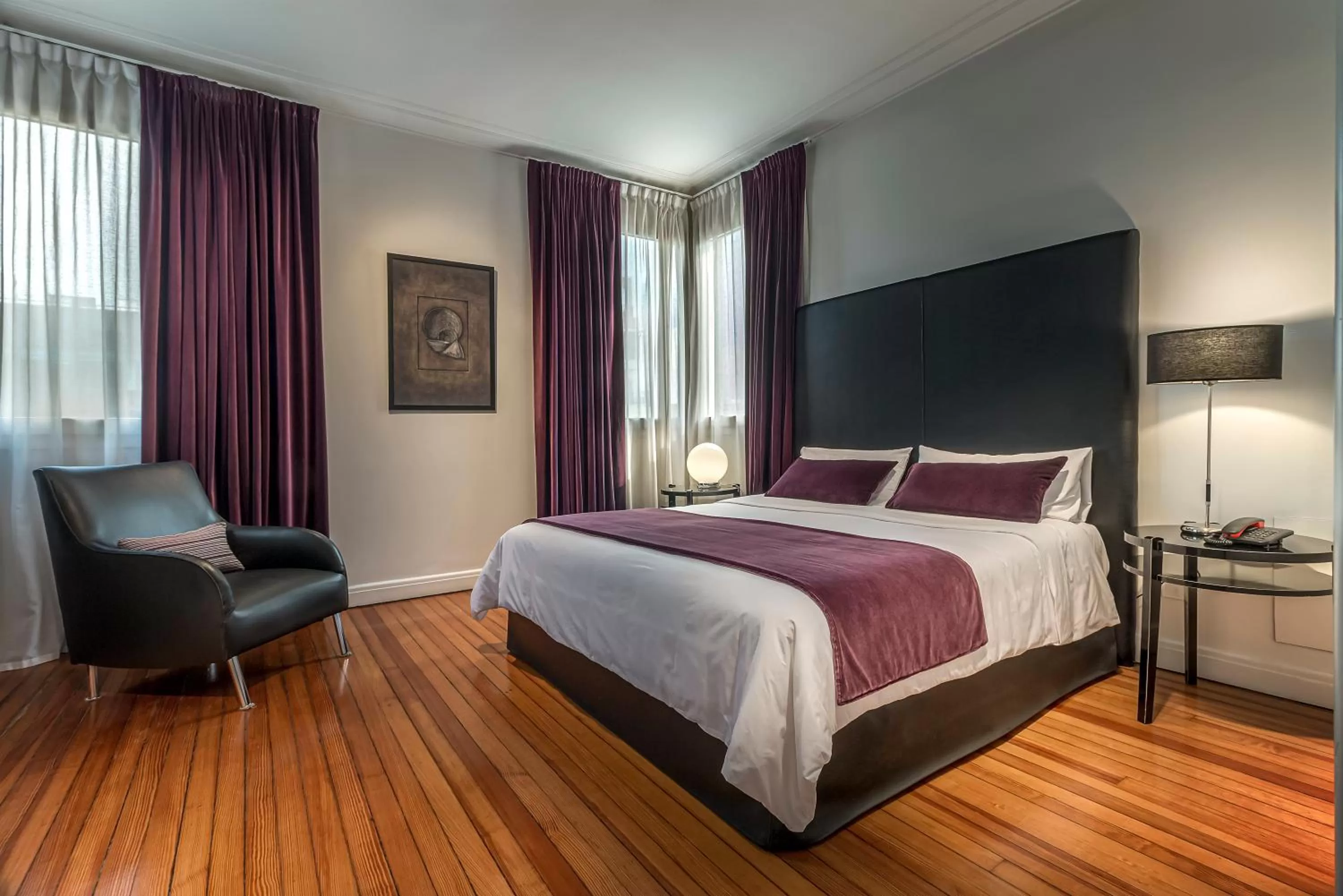 Property building, Bed in Broadway Hotel & Suites